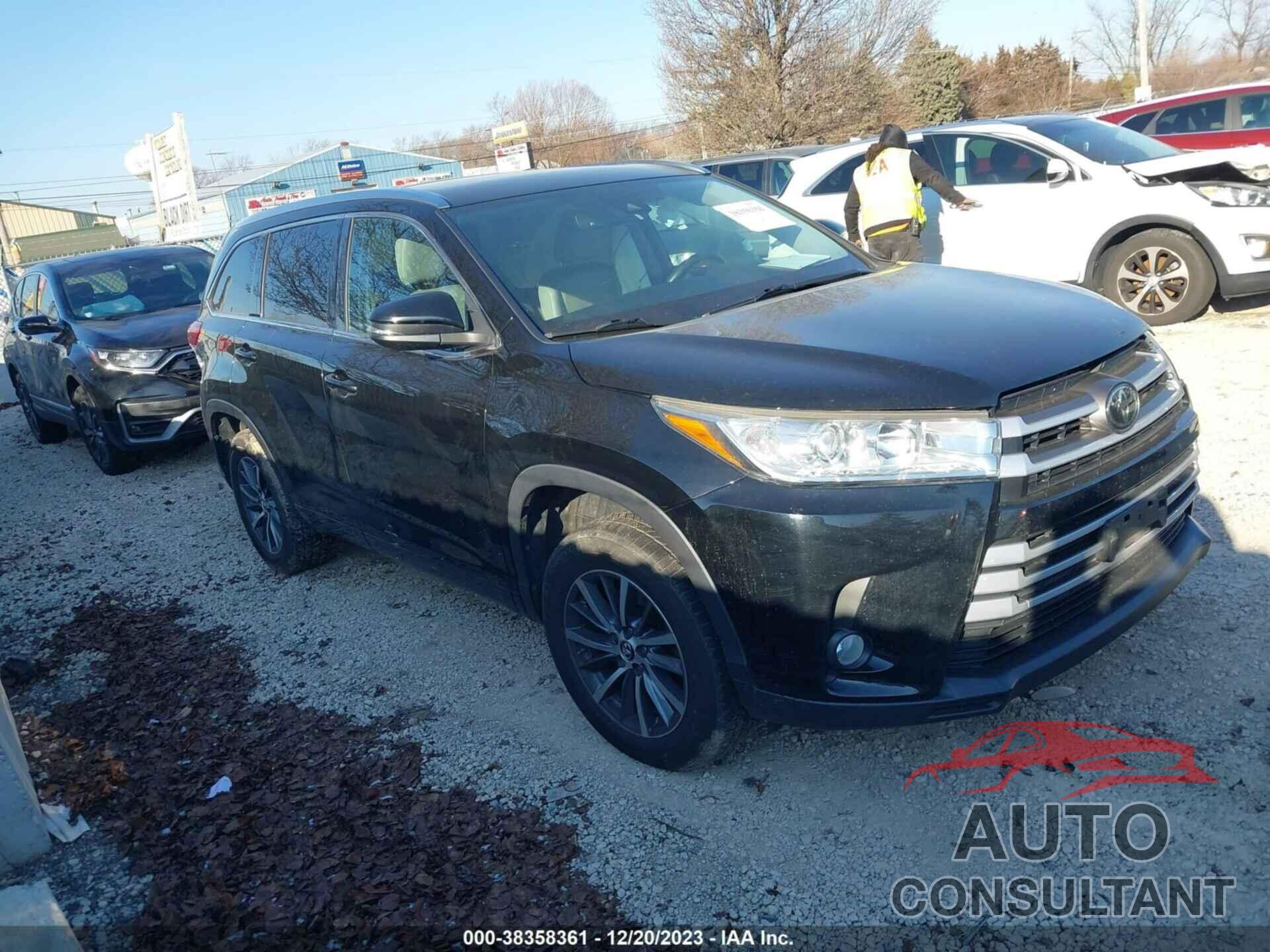 TOYOTA HIGHLANDER 2018 - 5TDKZRFH6JS530259