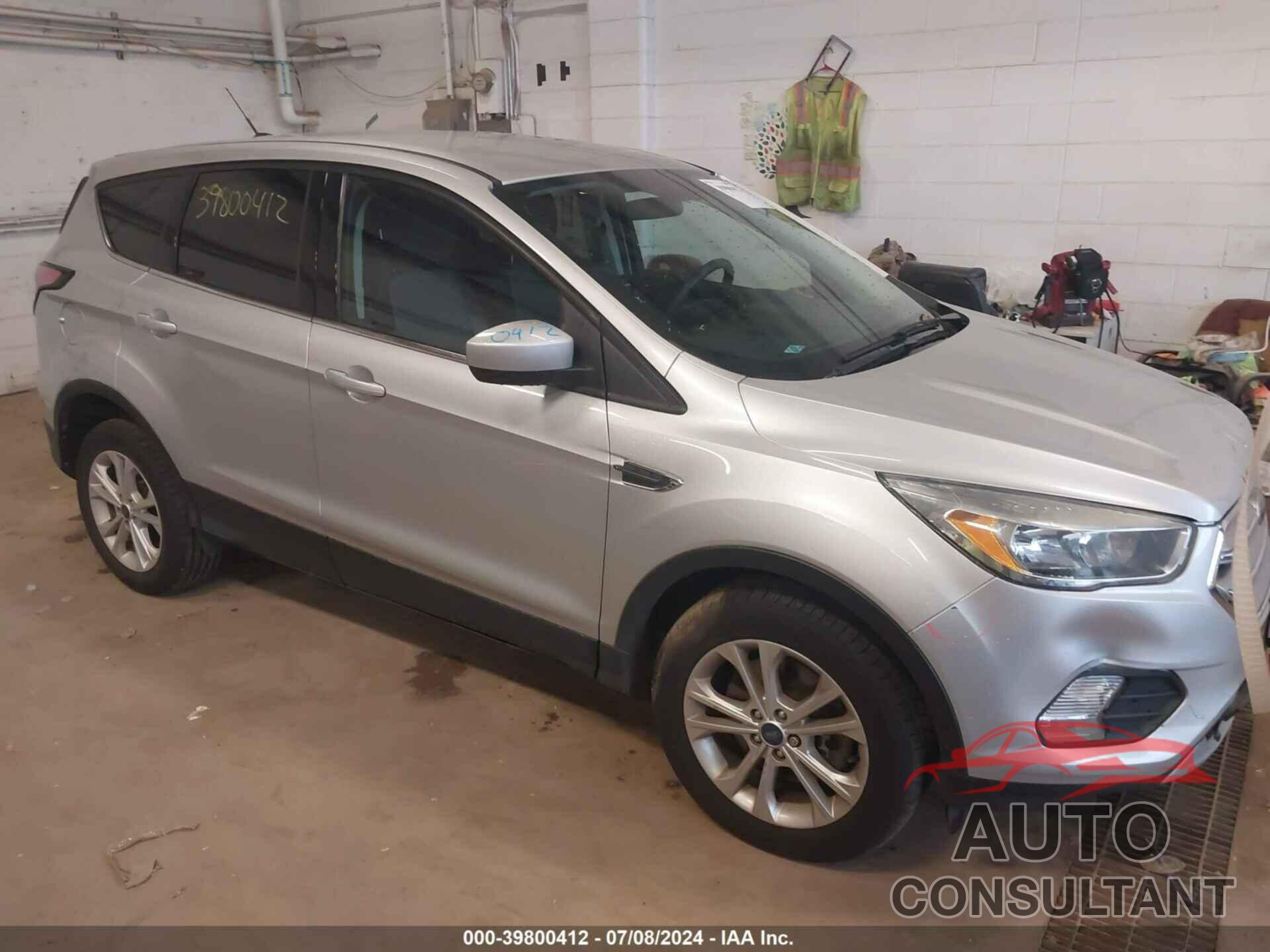 FORD ESCAPE 2017 - 1FMCU9G96HUD02600