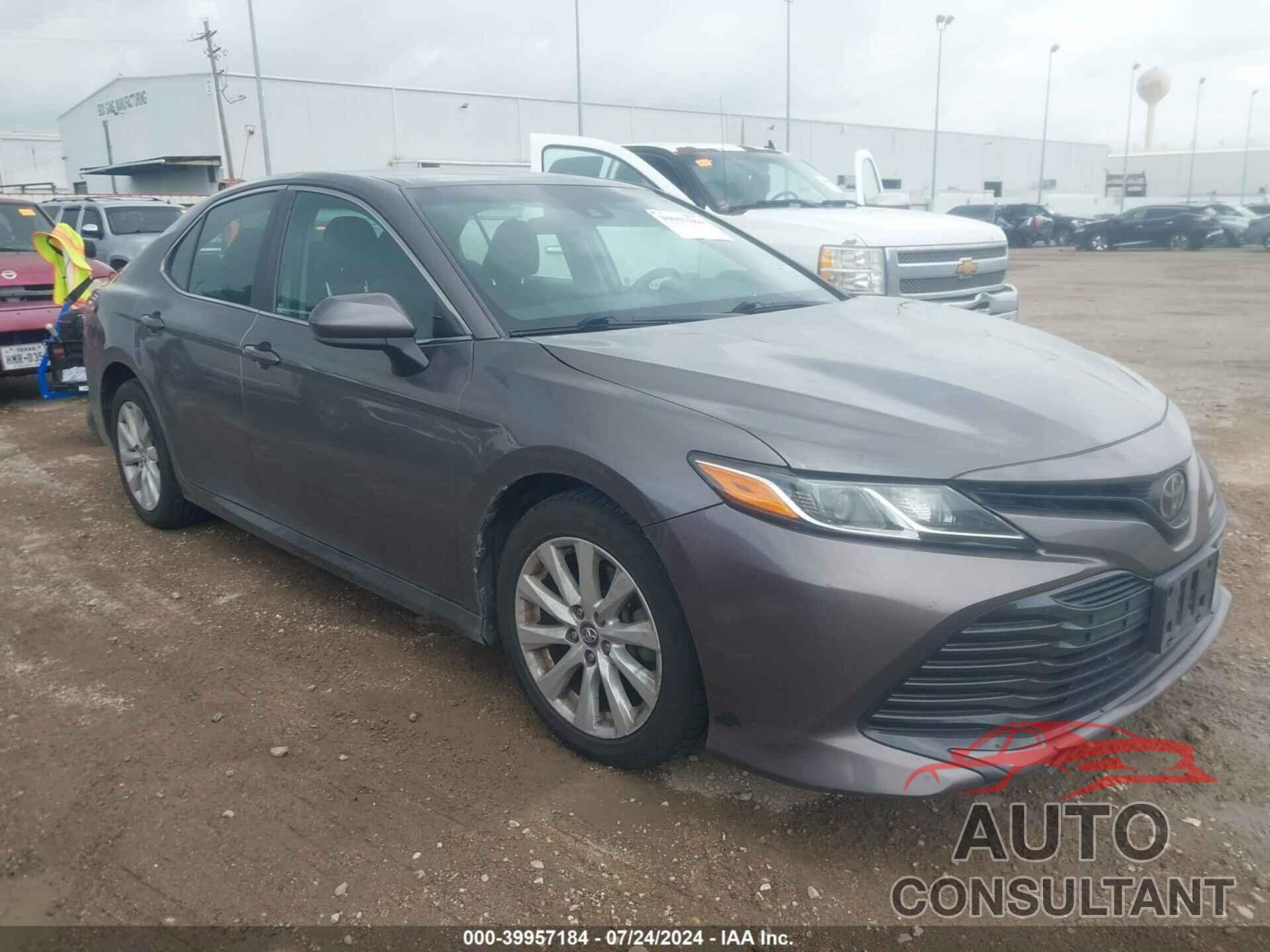 TOYOTA CAMRY 2018 - 4T1B11HK4JU009260