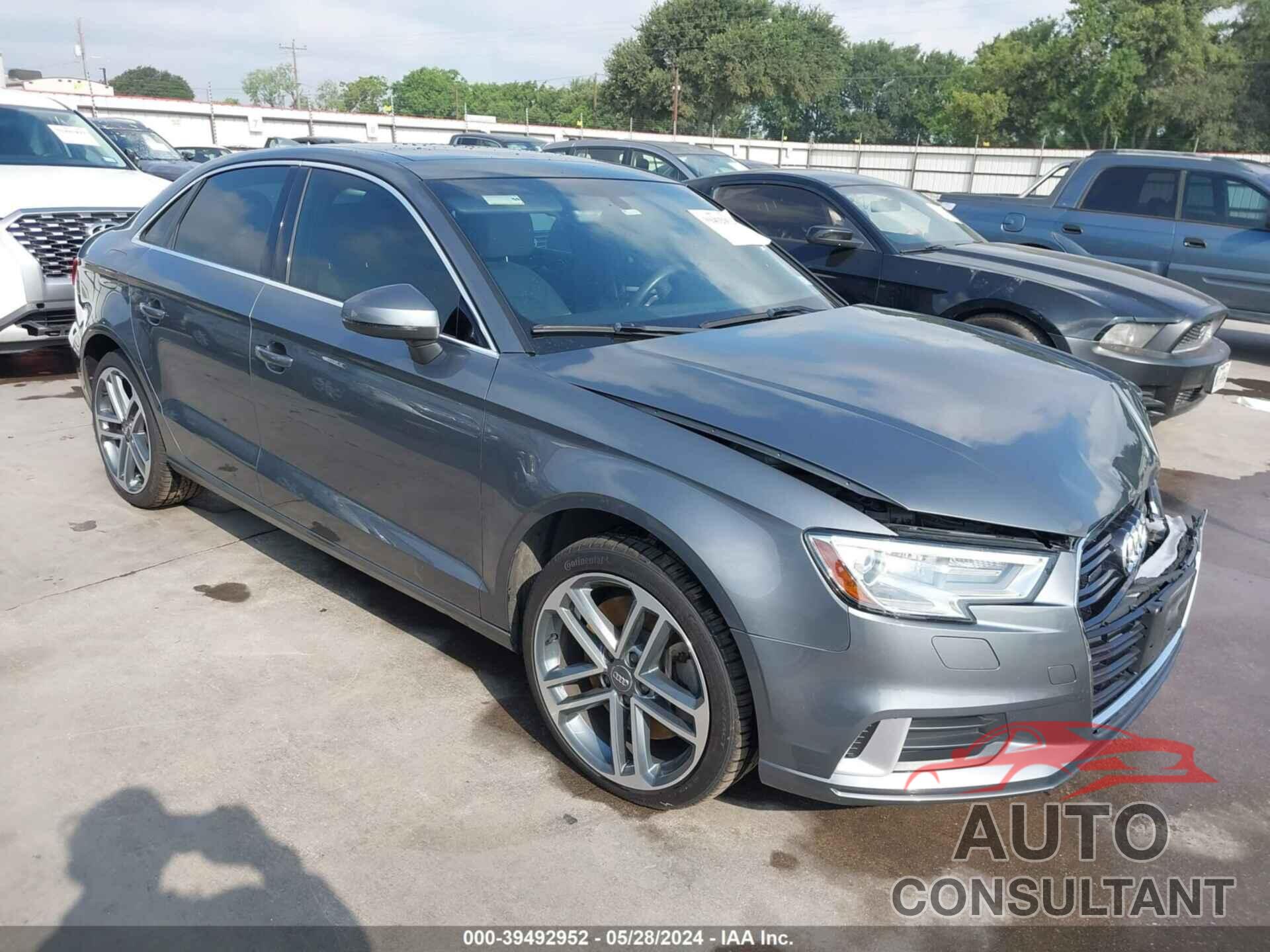 AUDI A3 2019 - WAUBEGFF6KA096158