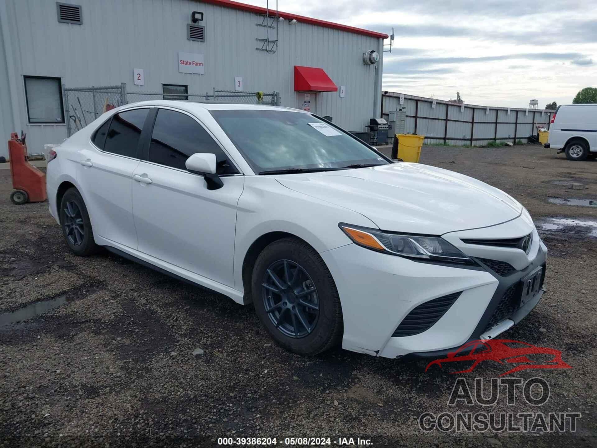 TOYOTA CAMRY 2018 - 4T1B11HK7JU669812