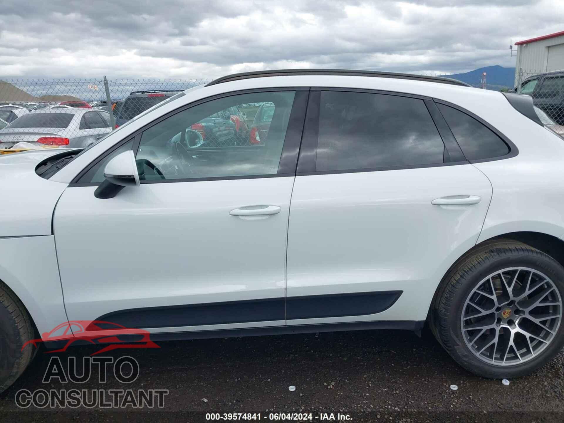 PORSCHE MACAN 2018 - WP1AA2A59JLB09126