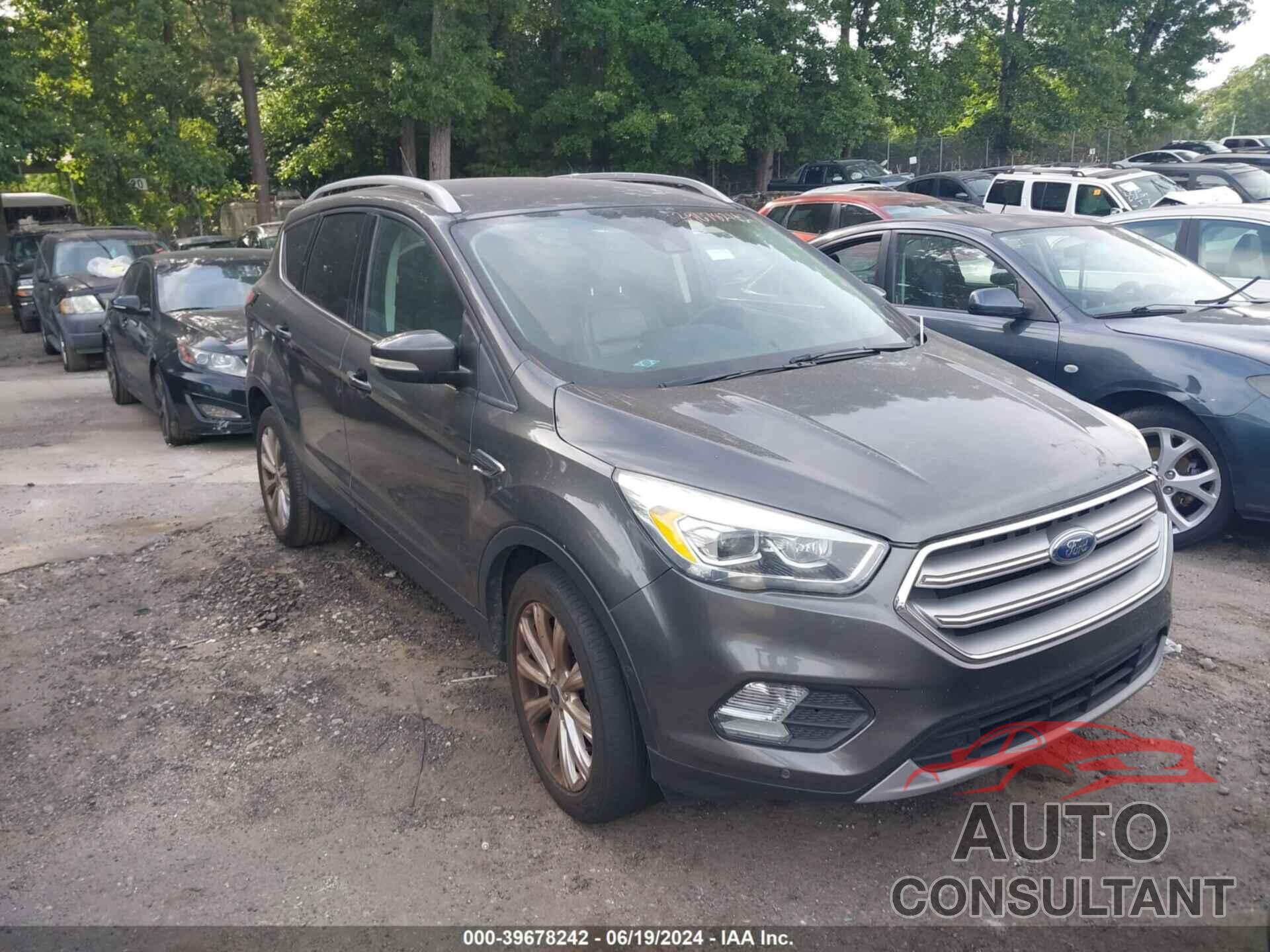 FORD ESCAPE 2017 - 1FMCU0J93HUB85496