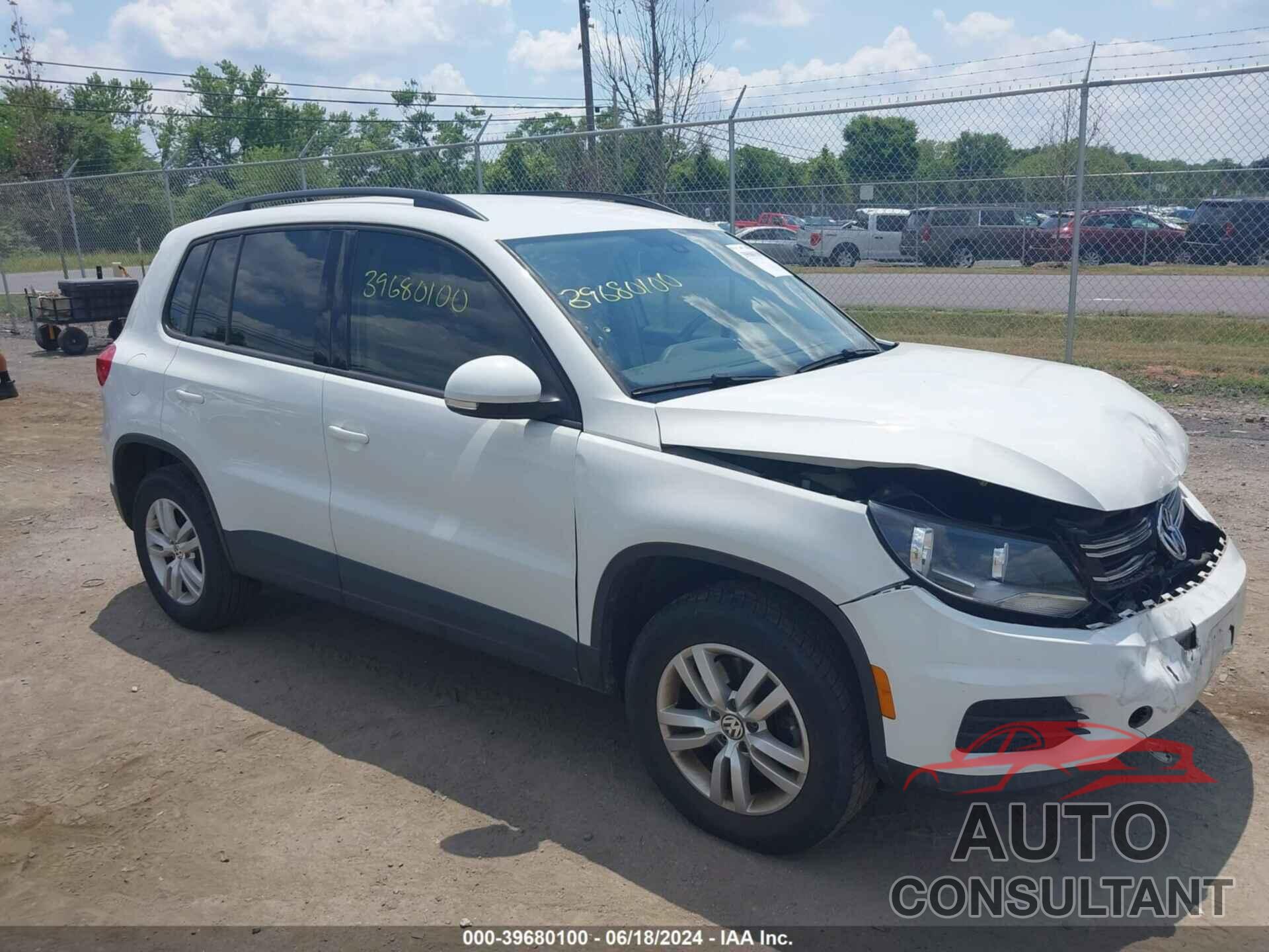 VOLKSWAGEN TIGUAN 2017 - WVGAV7AX3HK027358