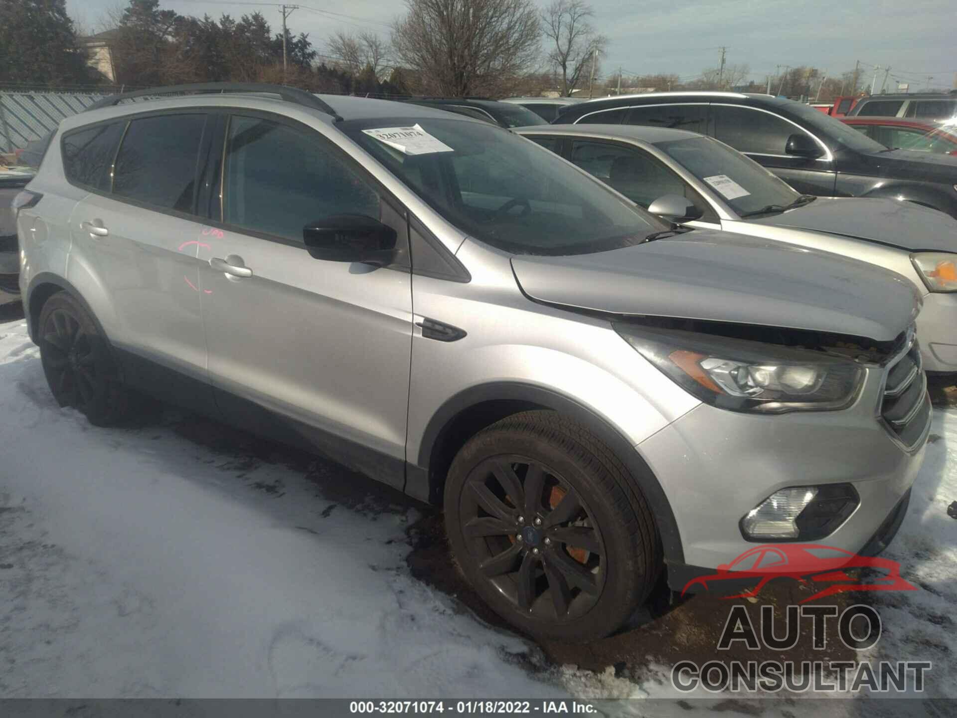 FORD ESCAPE 2017 - 1FMCU0GD8HUC60110