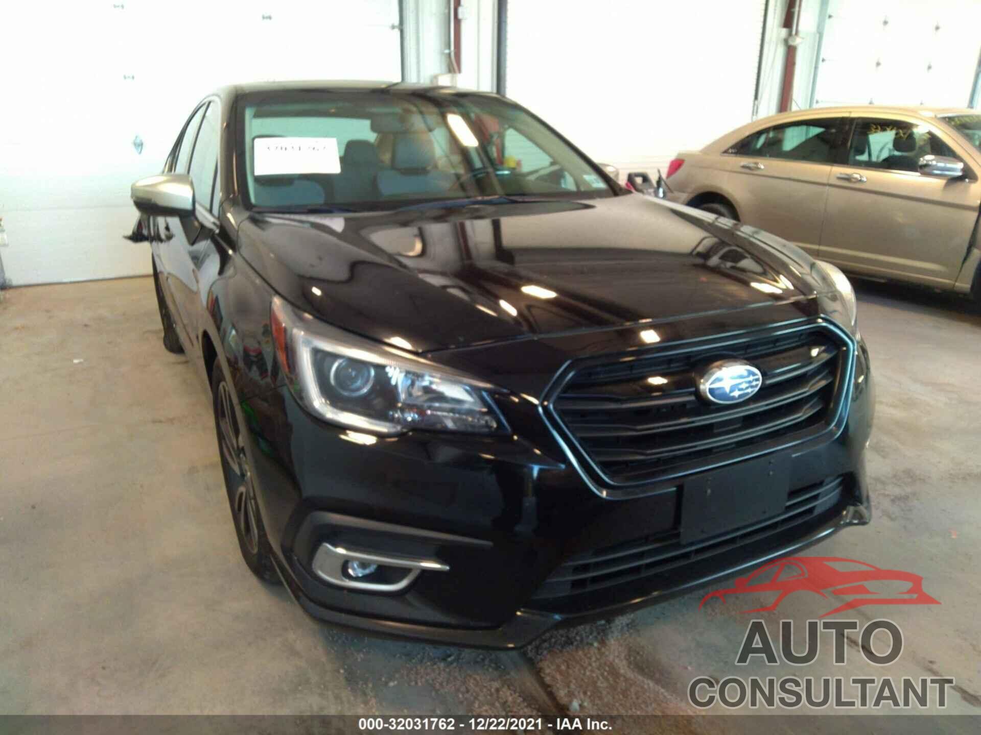 SUBARU LEGACY 2018 - 4S3BNAR6XJ3003818