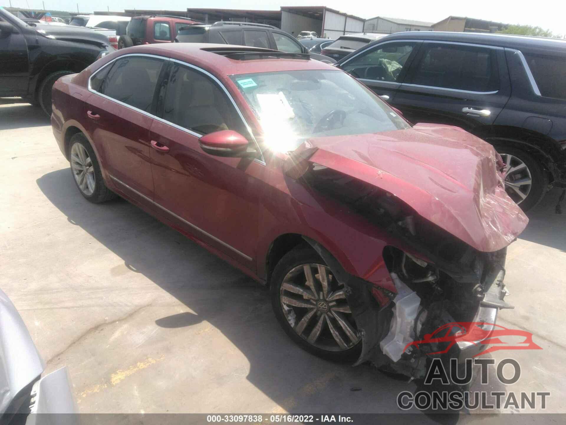 VOLKSWAGEN PASSAT 2017 - 1VWGT7A39HC043038