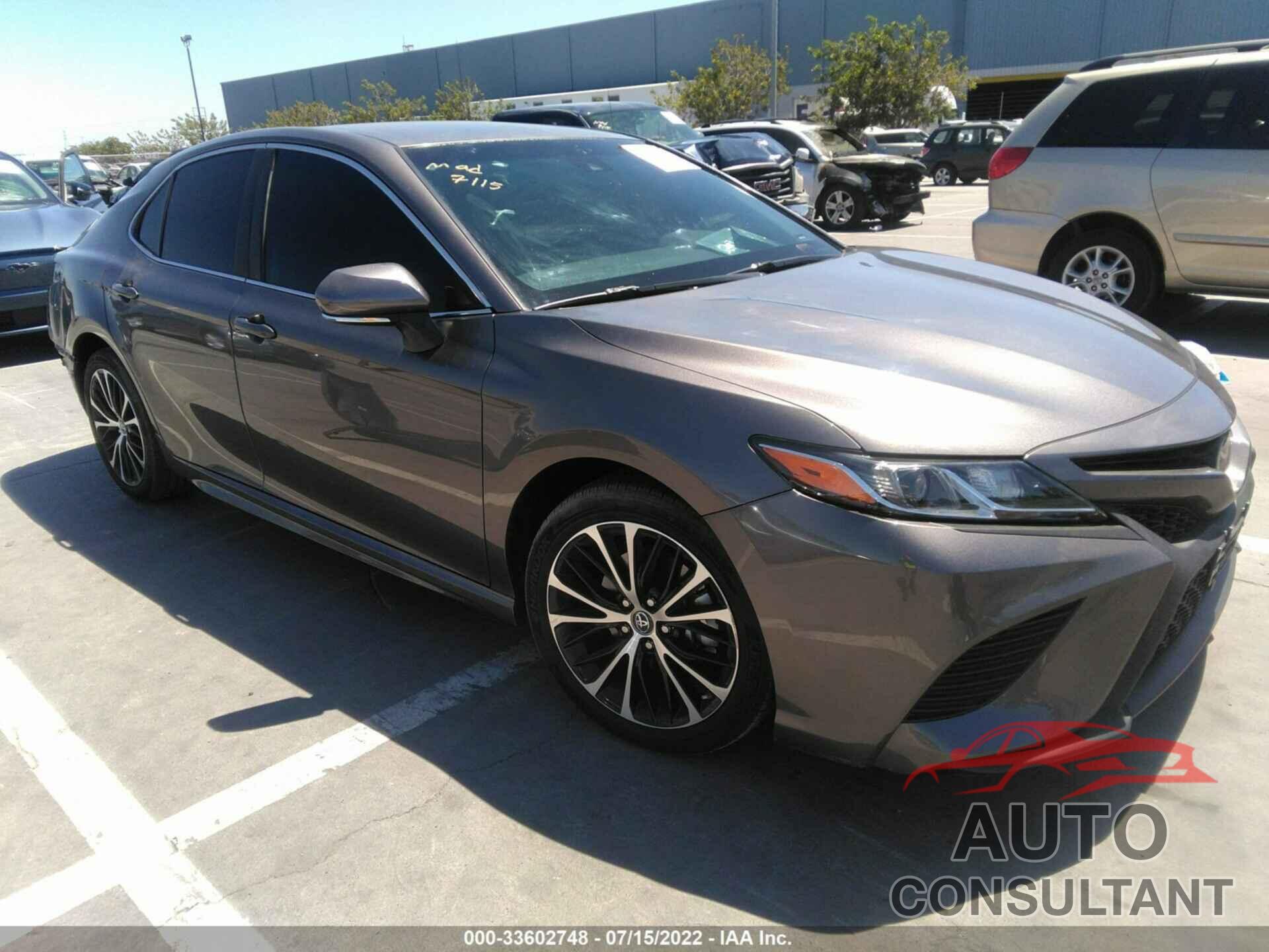 TOYOTA CAMRY 2018 - 4T1B11HK4JU121380