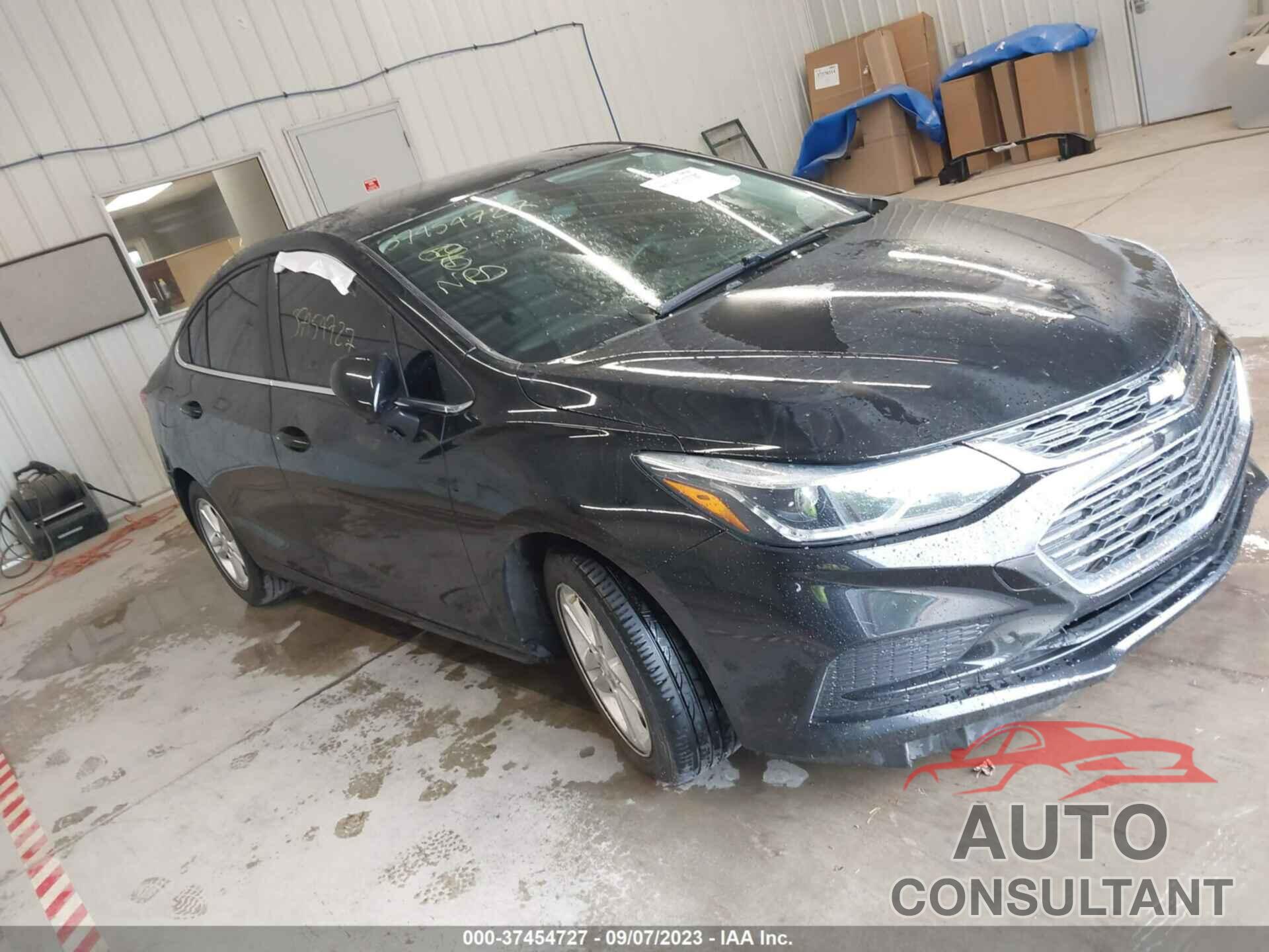 CHEVROLET CRUZE 2018 - 1G1BE5SM7J7160997