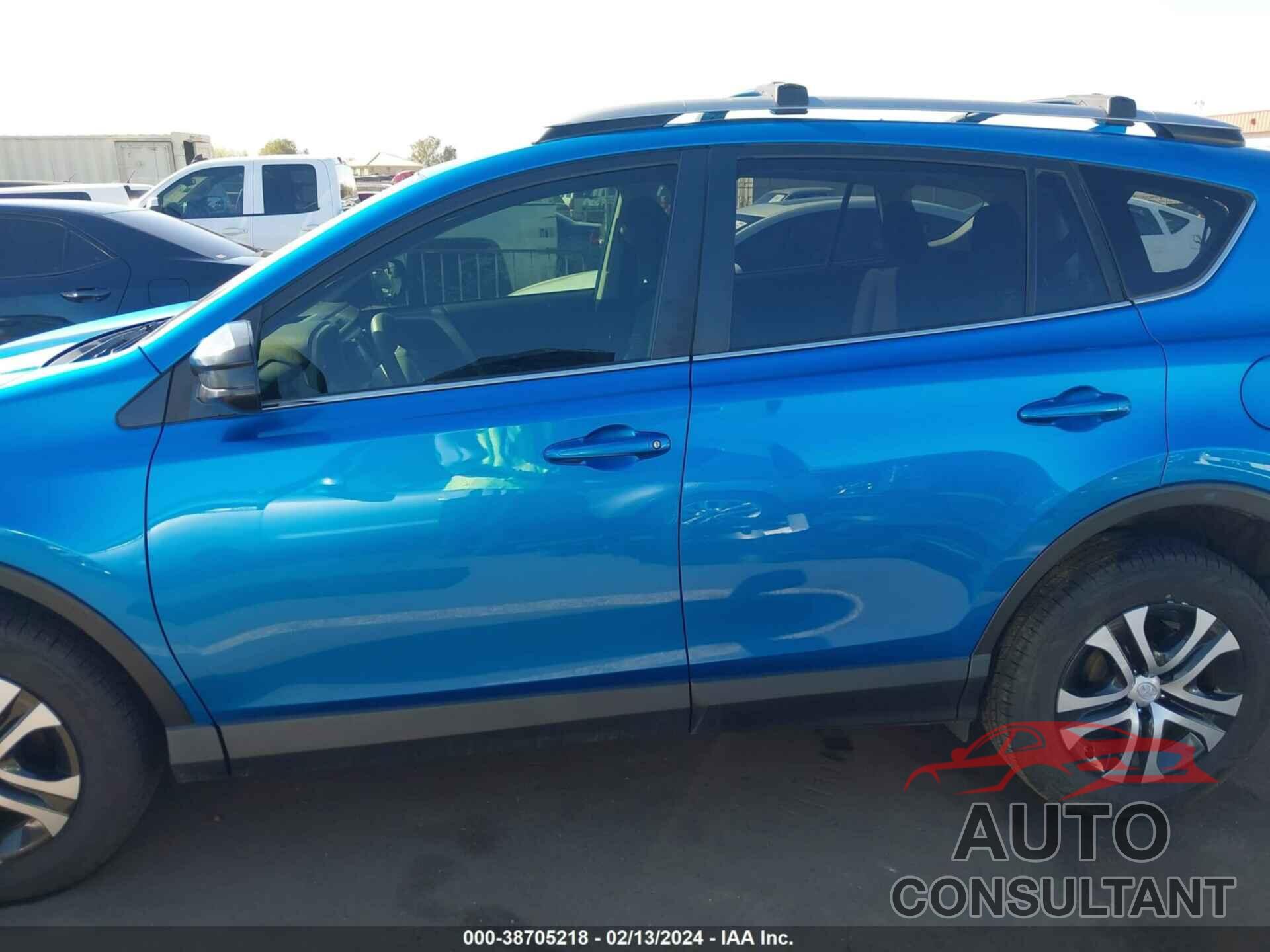 TOYOTA RAV4 2017 - JTMBFREV8HJ127780