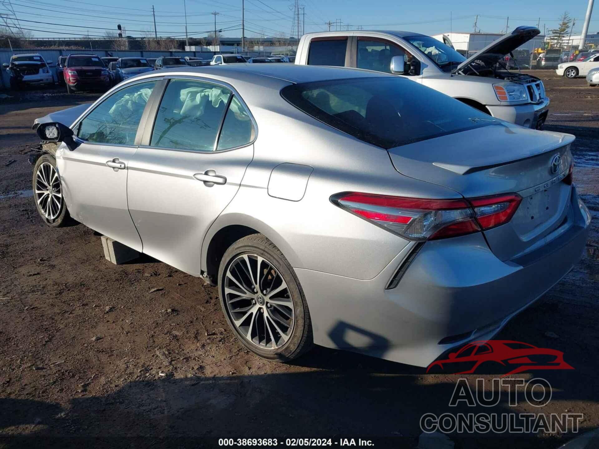 TOYOTA CAMRY 2018 - 4T1B11HK6JU090701