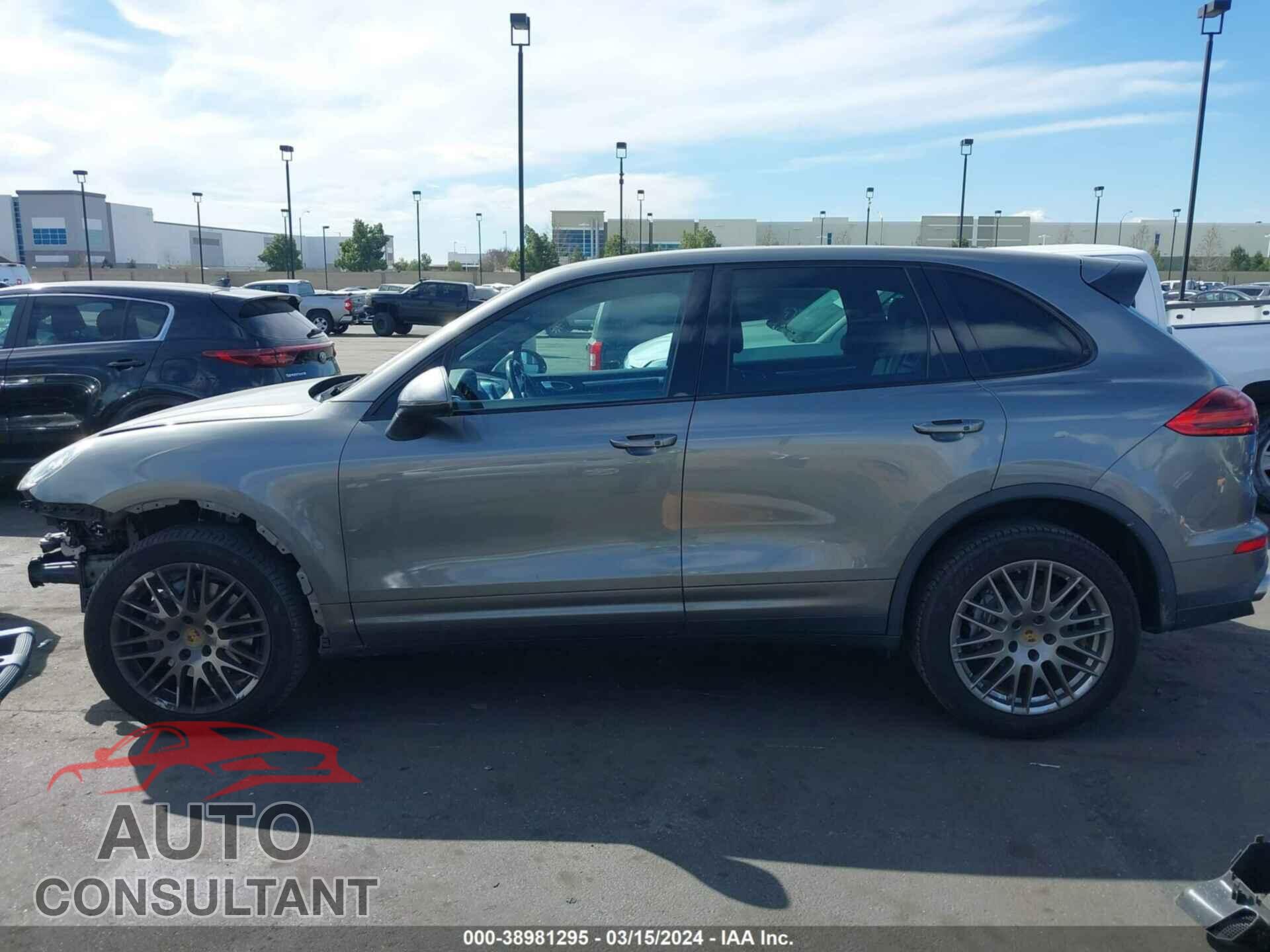 PORSCHE CAYENNE 2016 - WP1AA2A26GKA38293