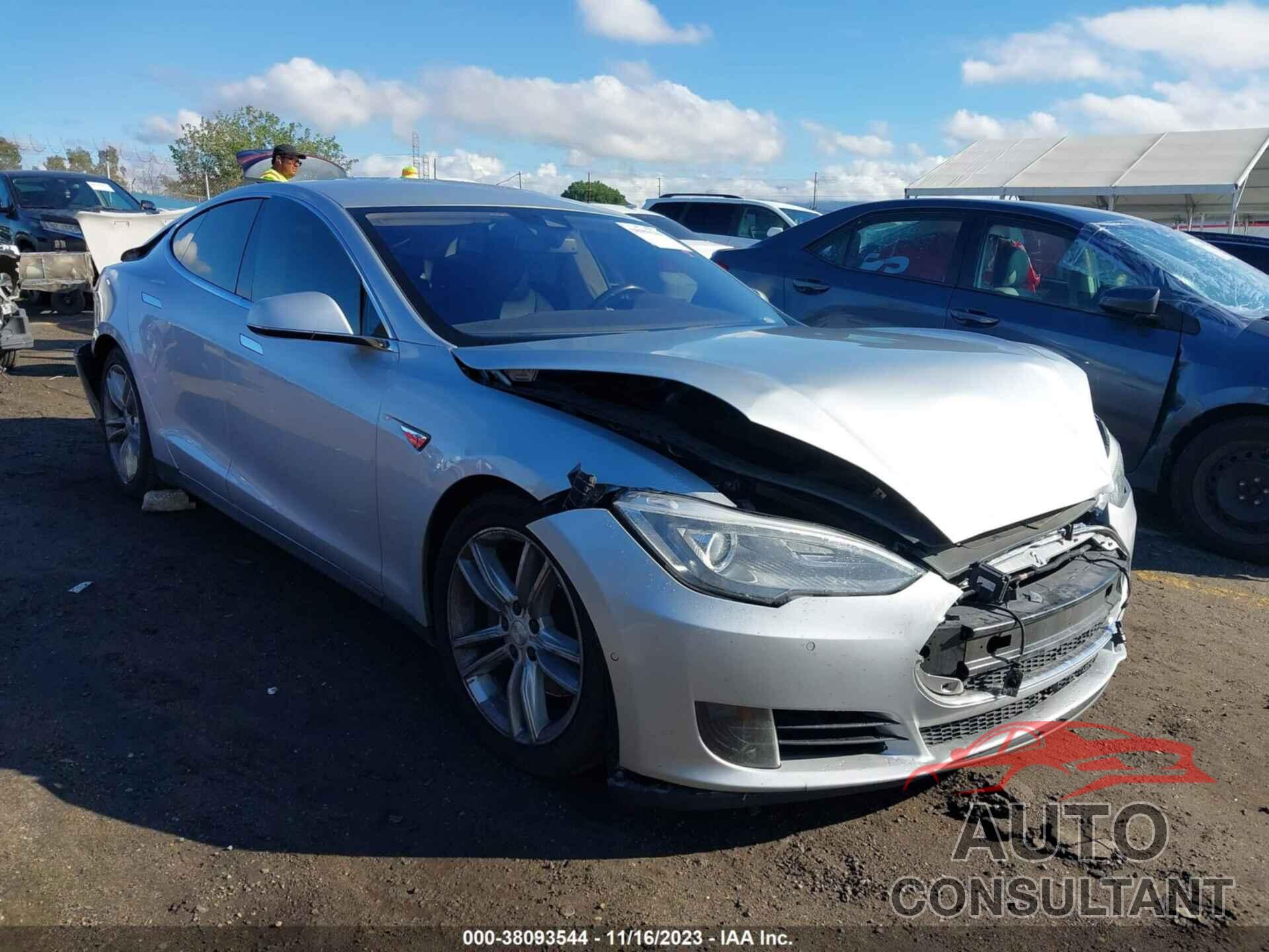 TESLA MODEL S 2015 - 5YJSA1E24FF118455