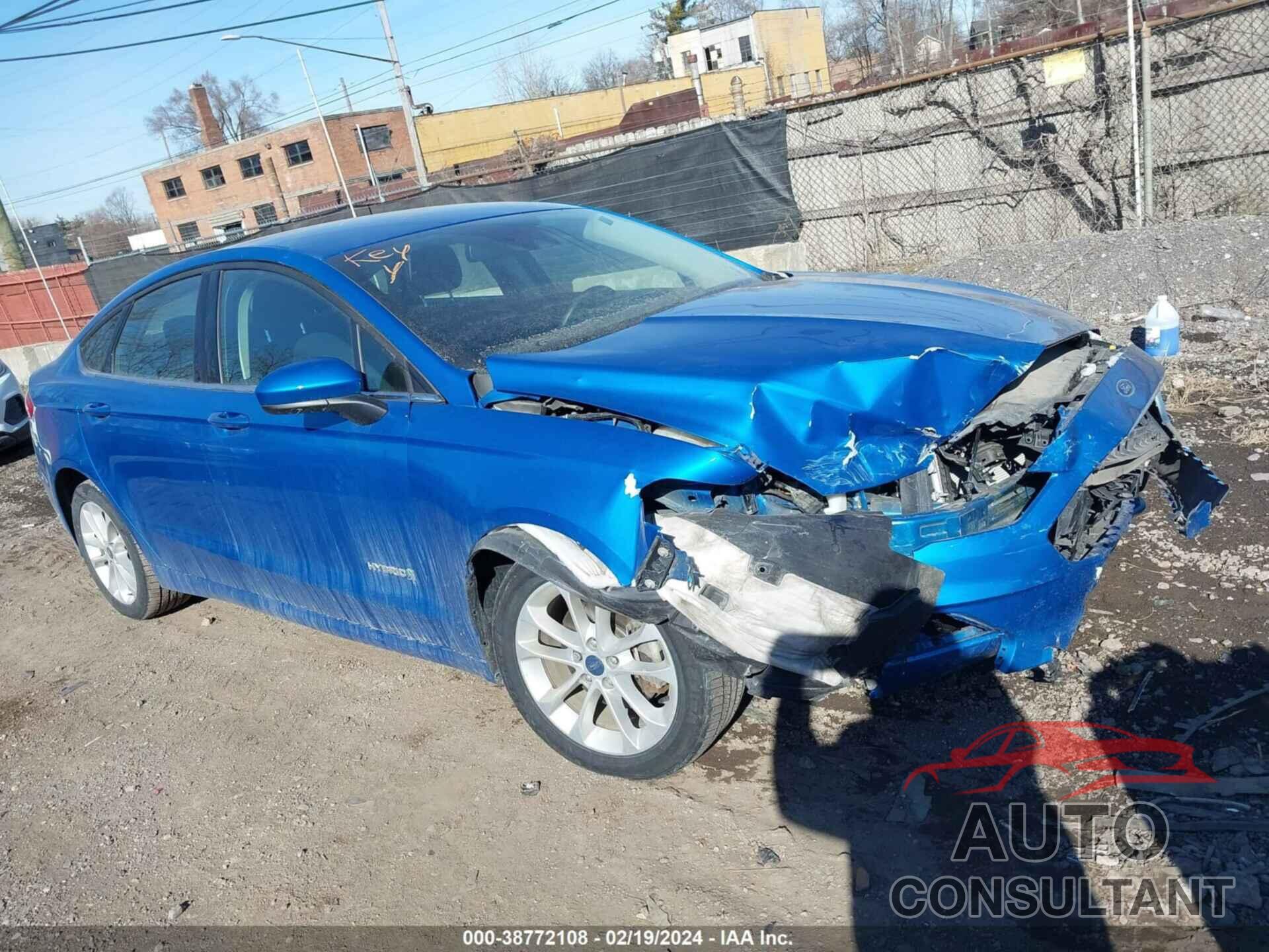 FORD FUSION HYBRID 2019 - 3FA6P0LU4KR196585