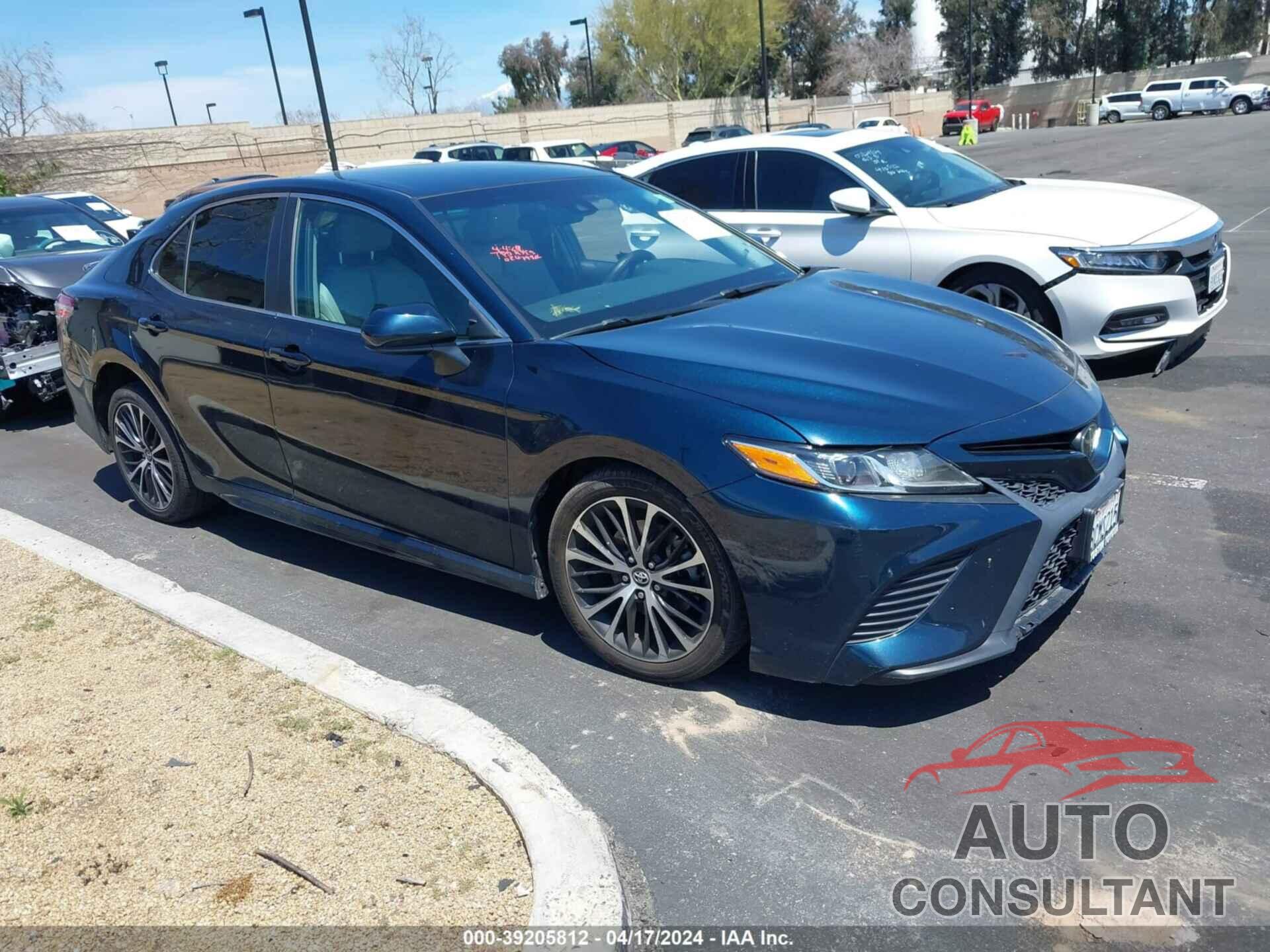 TOYOTA CAMRY 2018 - 4T1B11HK4JU589612