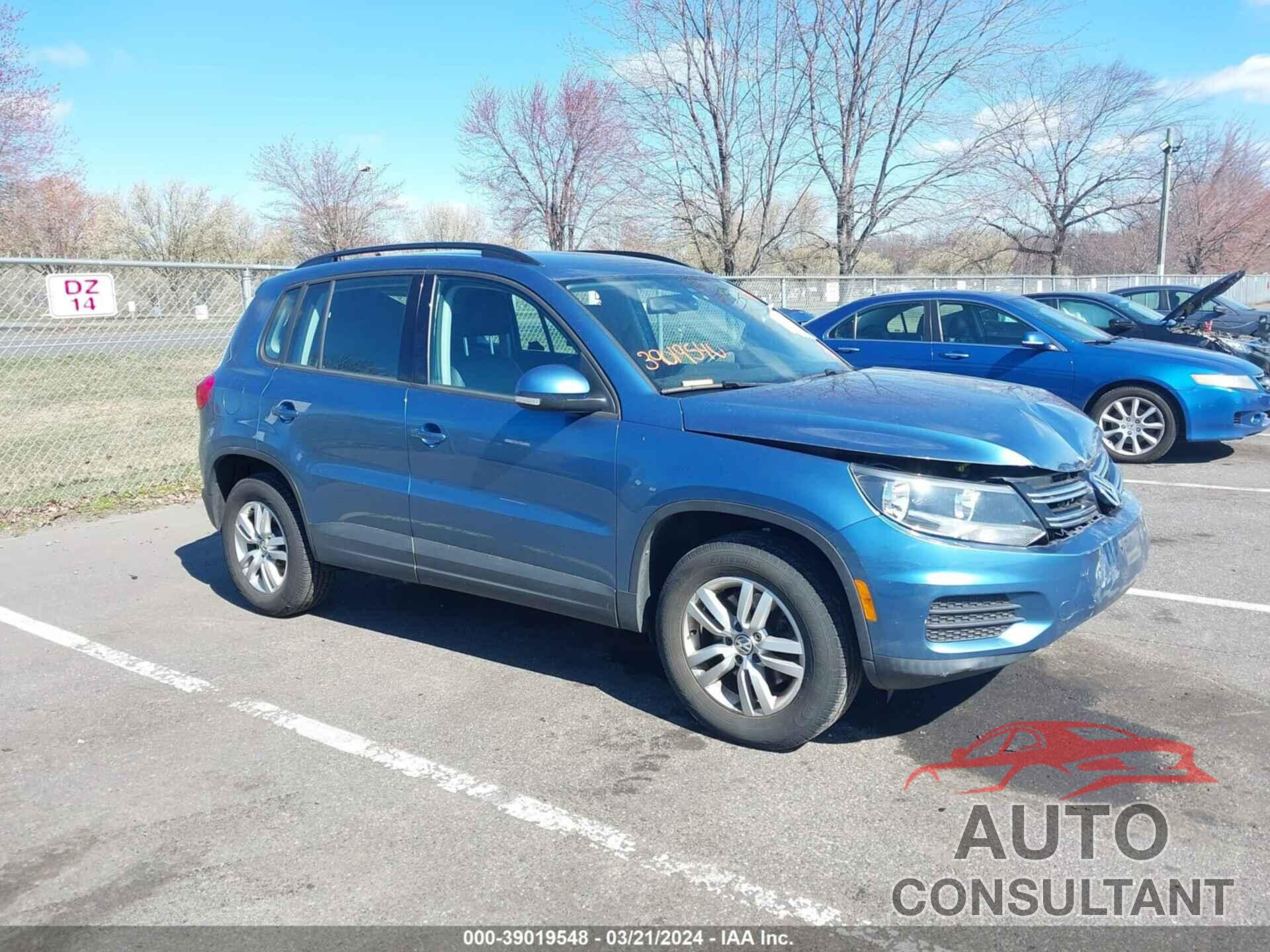 VOLKSWAGEN TIGUAN 2017 - WVGBV7AX4HK026126