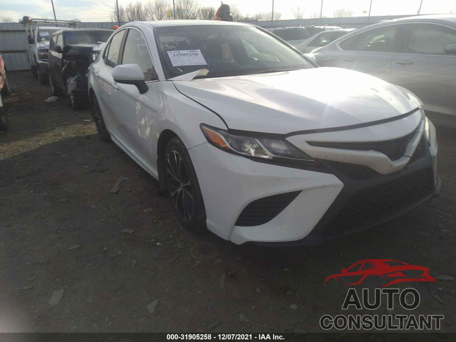 TOYOTA CAMRY 2018 - 4T1B11HK0JU140153