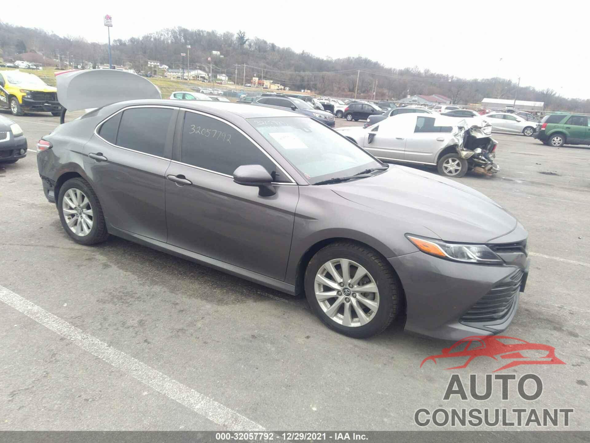 TOYOTA CAMRY 2018 - 4T1B11HK7JU080713