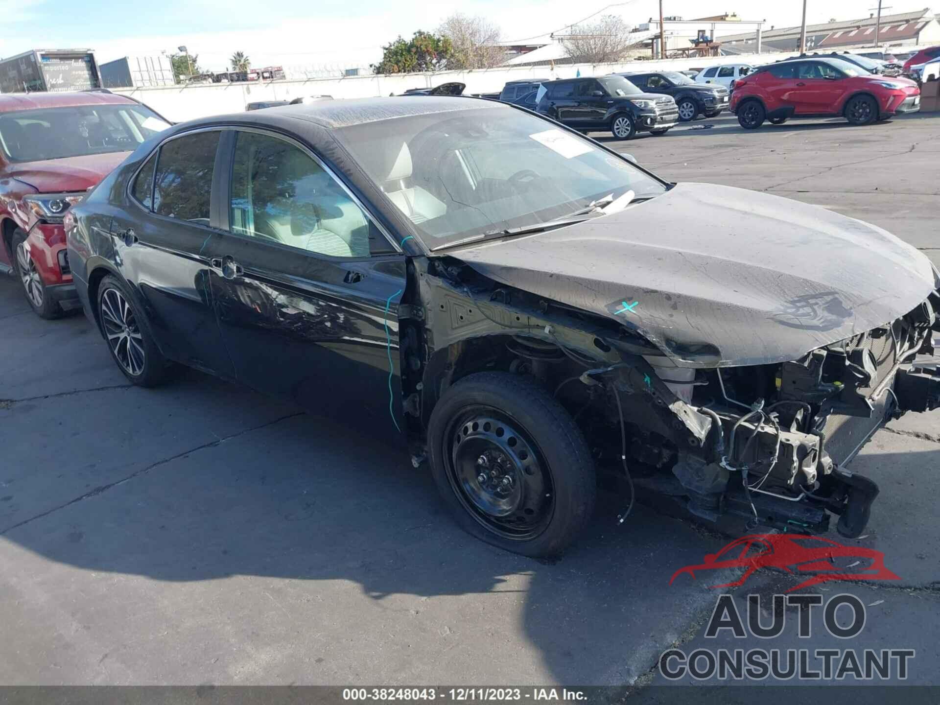 TOYOTA CAMRY 2018 - 4T1B11HK5JU593054