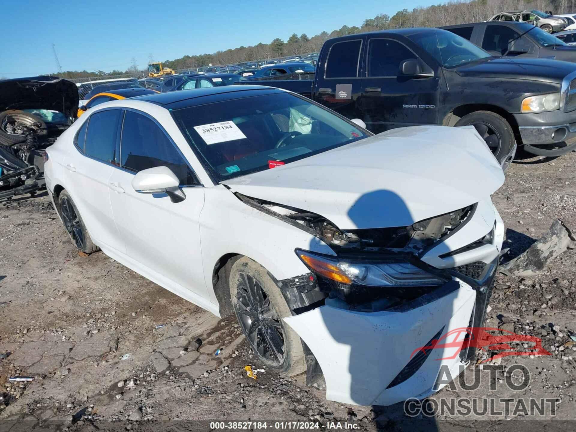 TOYOTA CAMRY 2018 - 4T1B61HK6JU027762