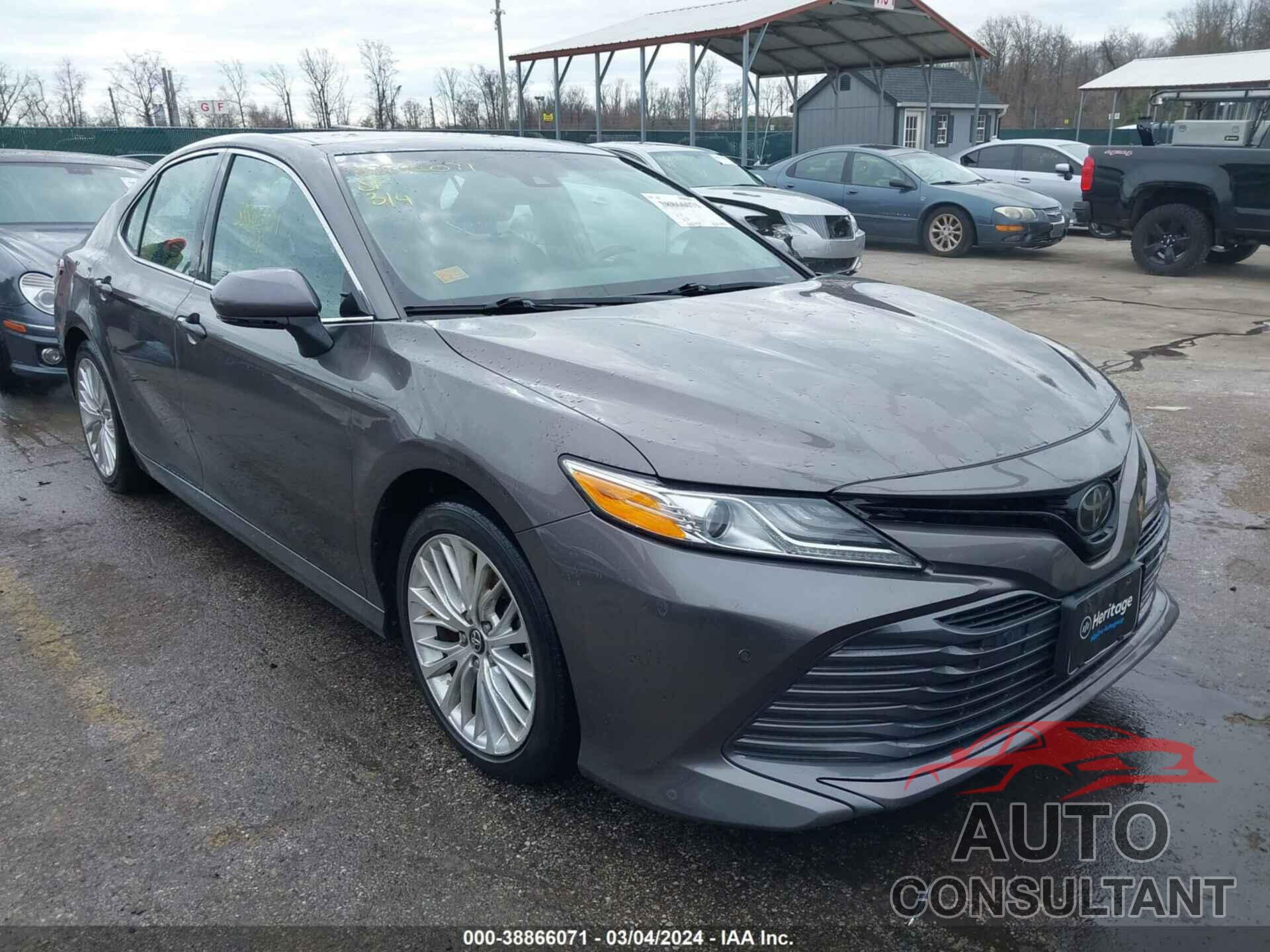 TOYOTA CAMRY 2018 - 4T1B11HK6JU104287