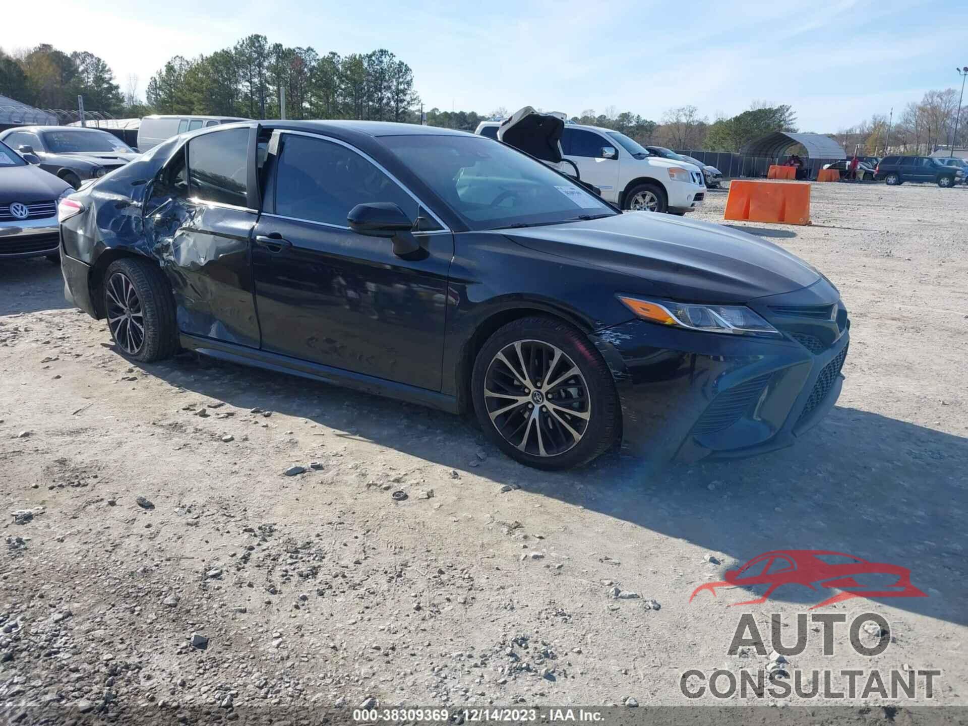 TOYOTA CAMRY 2018 - 4T1B11HK5JU632371