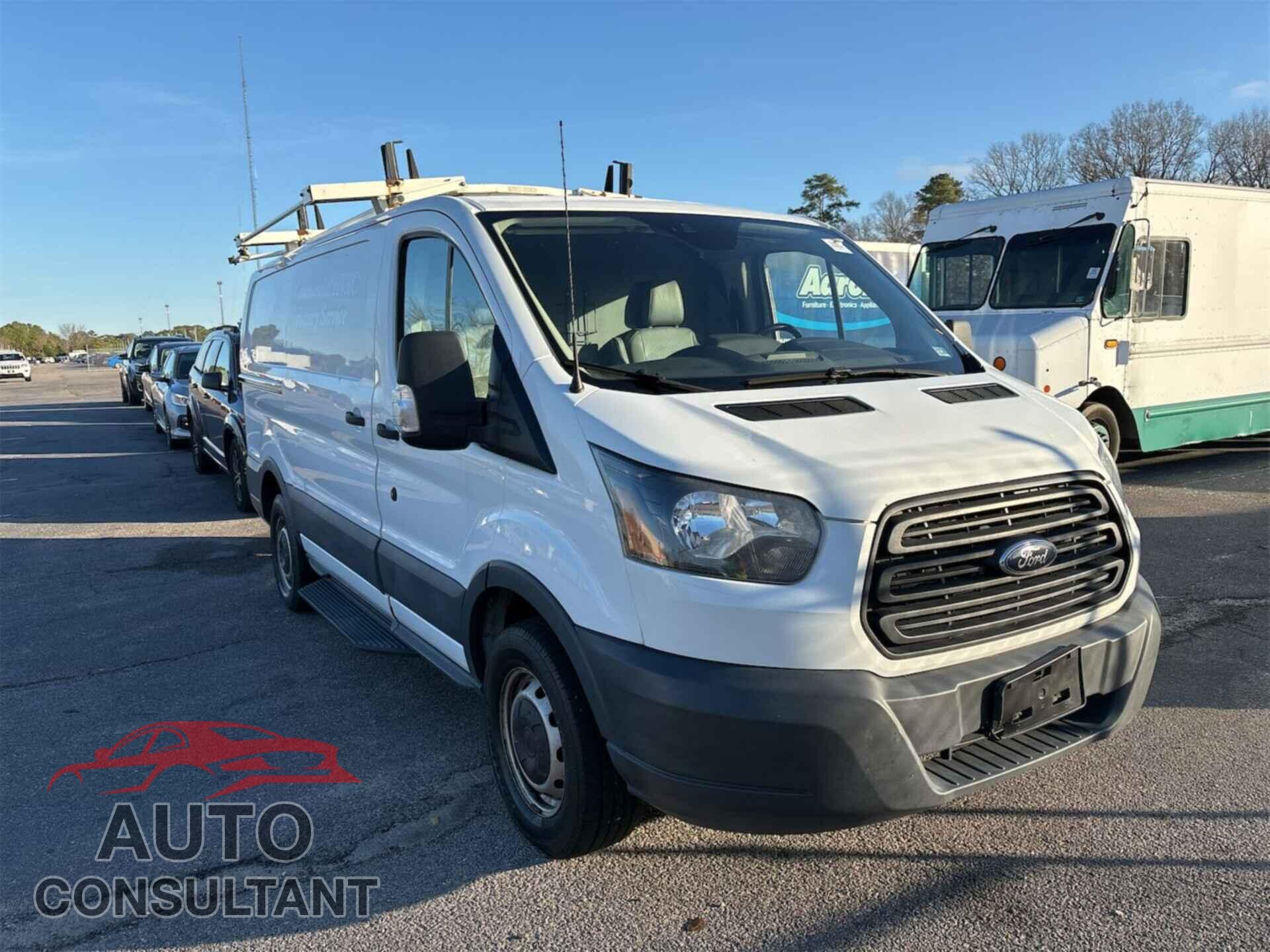 FORD TRANSIT 2017 - 1FTYR1YM4HKB02813