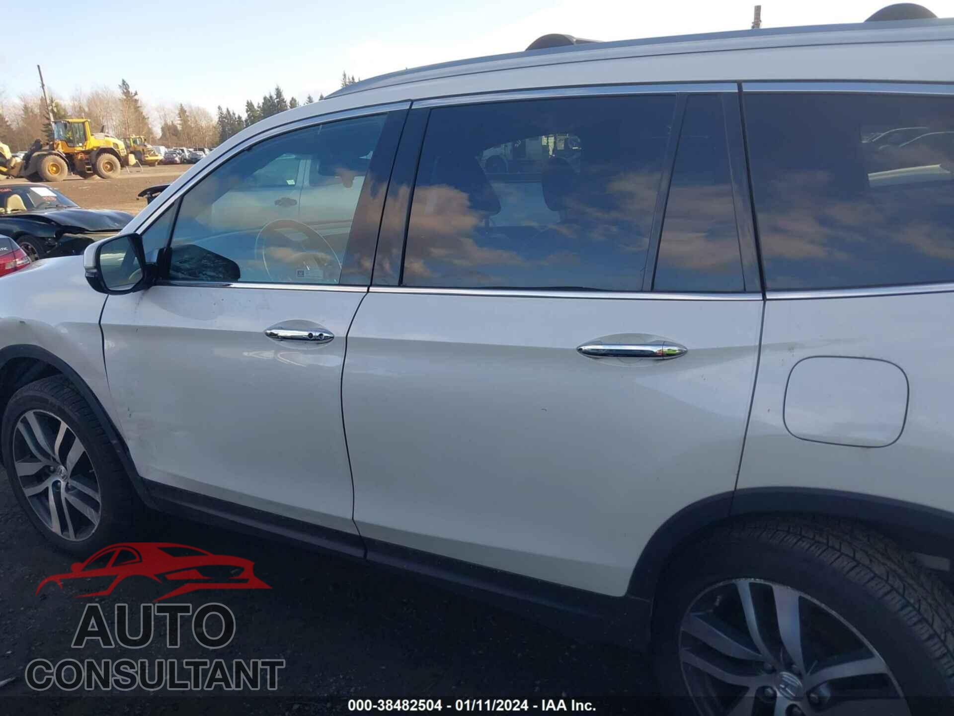 HONDA PILOT 2018 - 5FNYF6H96JB051805