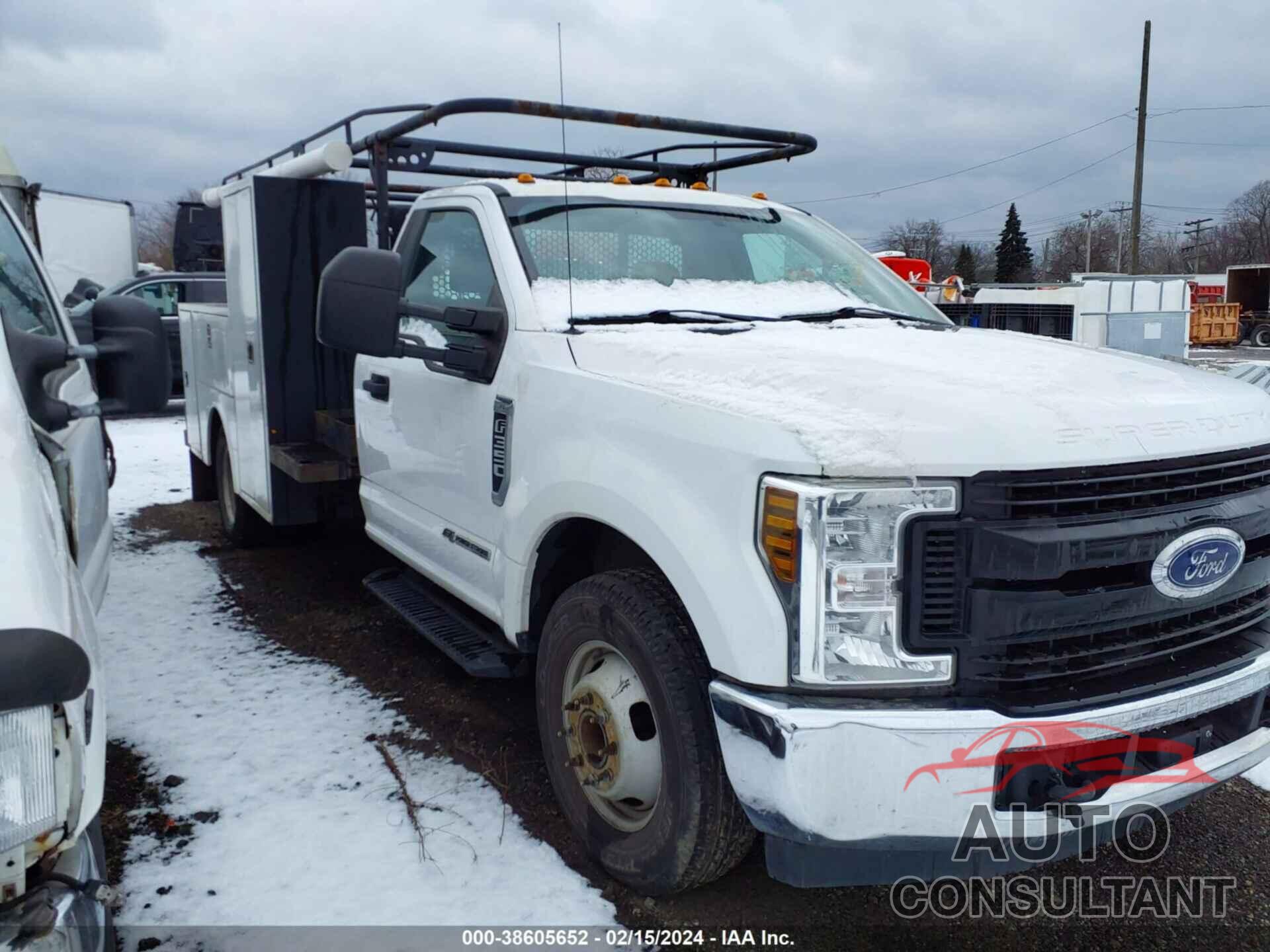 FORD F-350 CHASSIS 2019 - 1FDRF3GT3KEC96639