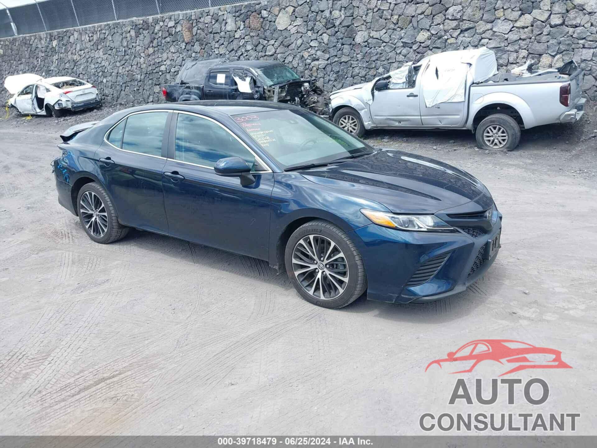 TOYOTA CAMRY 2018 - 4T1B11HK2JU560464