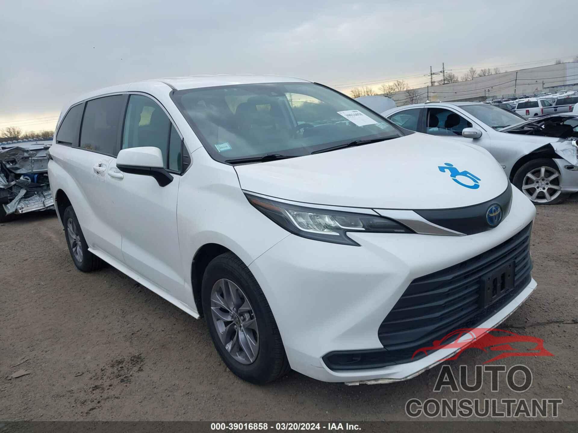 TOYOTA SIENNA 2021 - 5TDKRKEC5MS042647