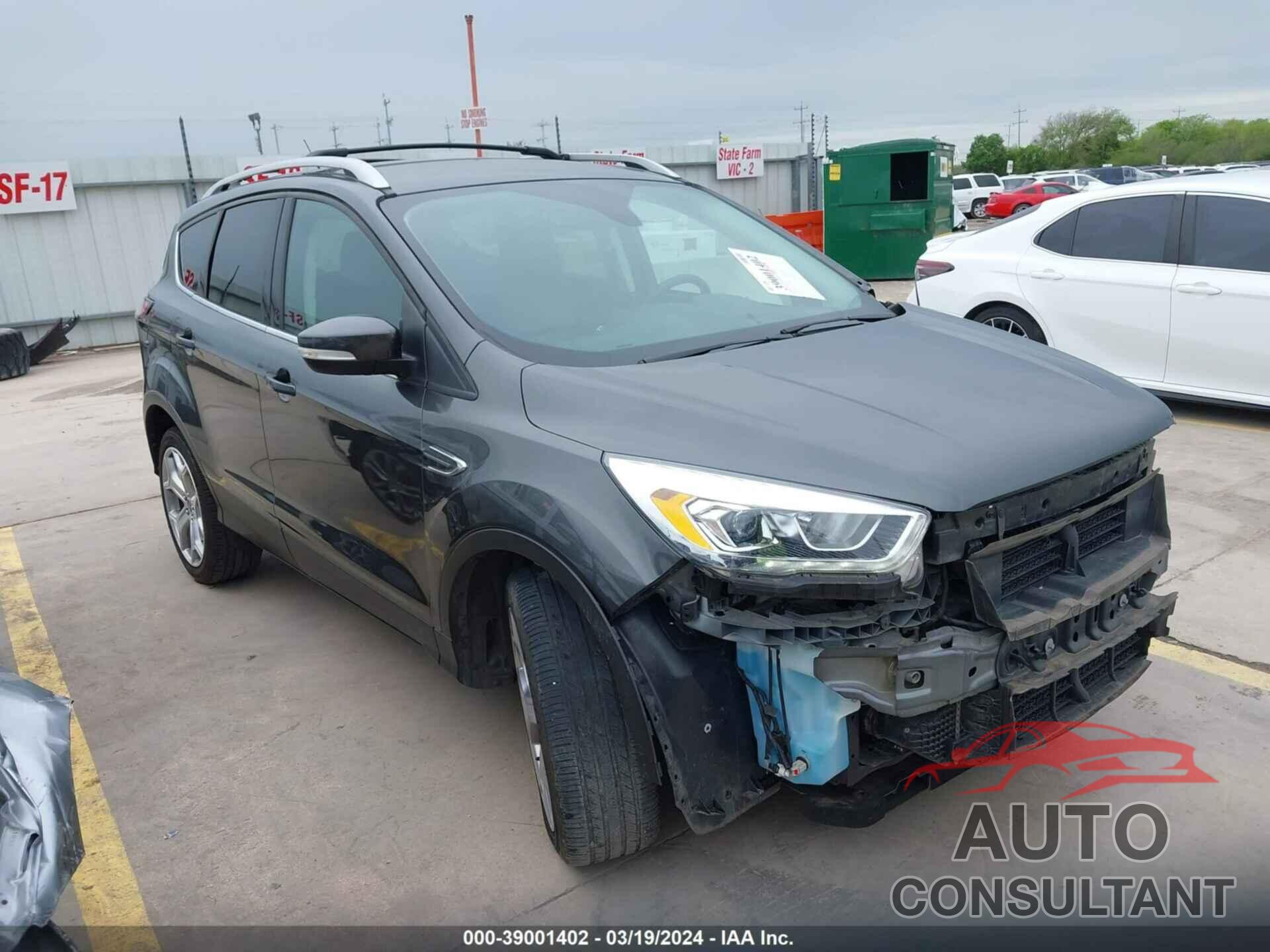 FORD ESCAPE 2017 - 1FMCU0J97HUD28059