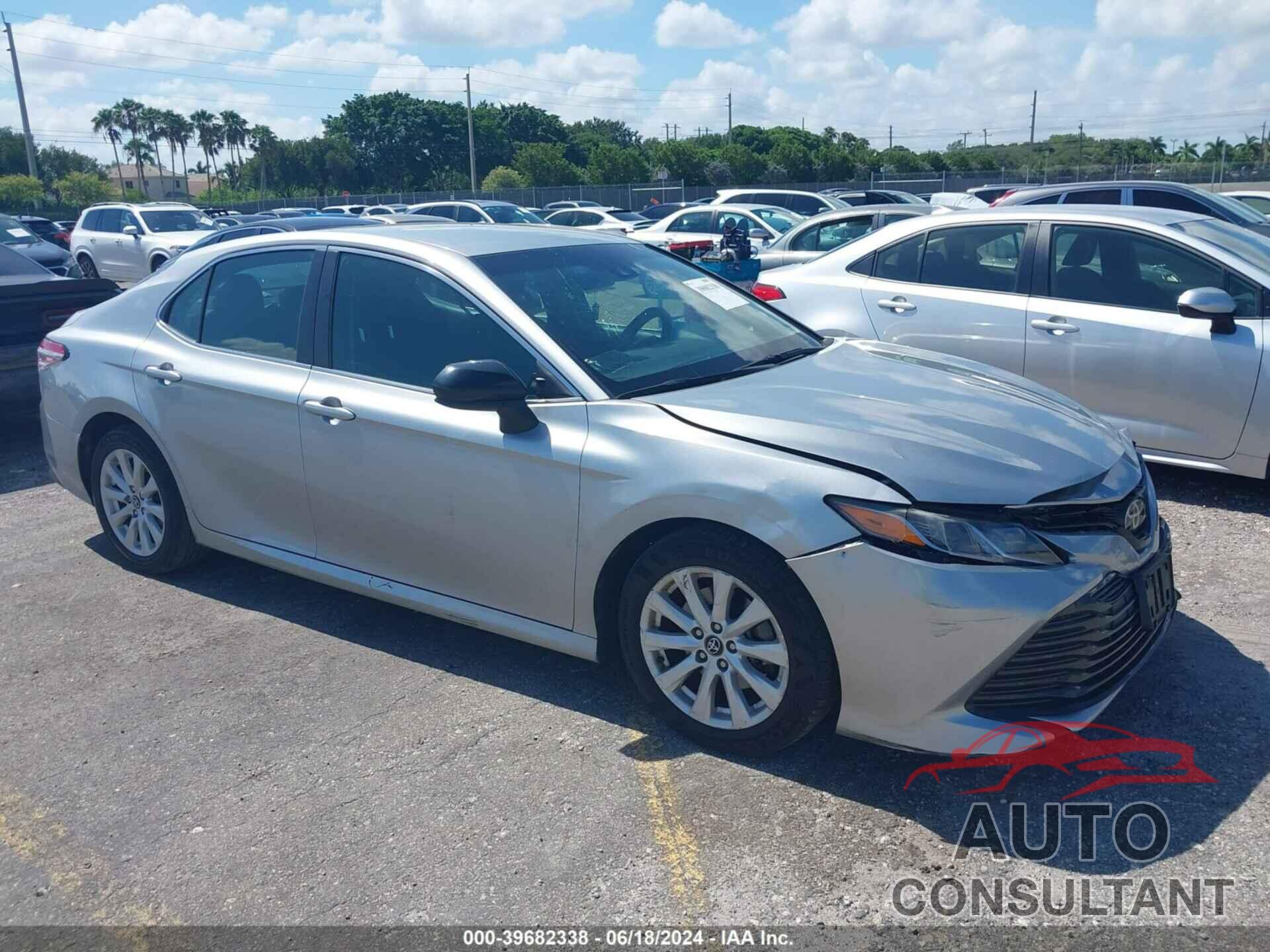 TOYOTA CAMRY 2018 - 4T1B11HKXJU085775