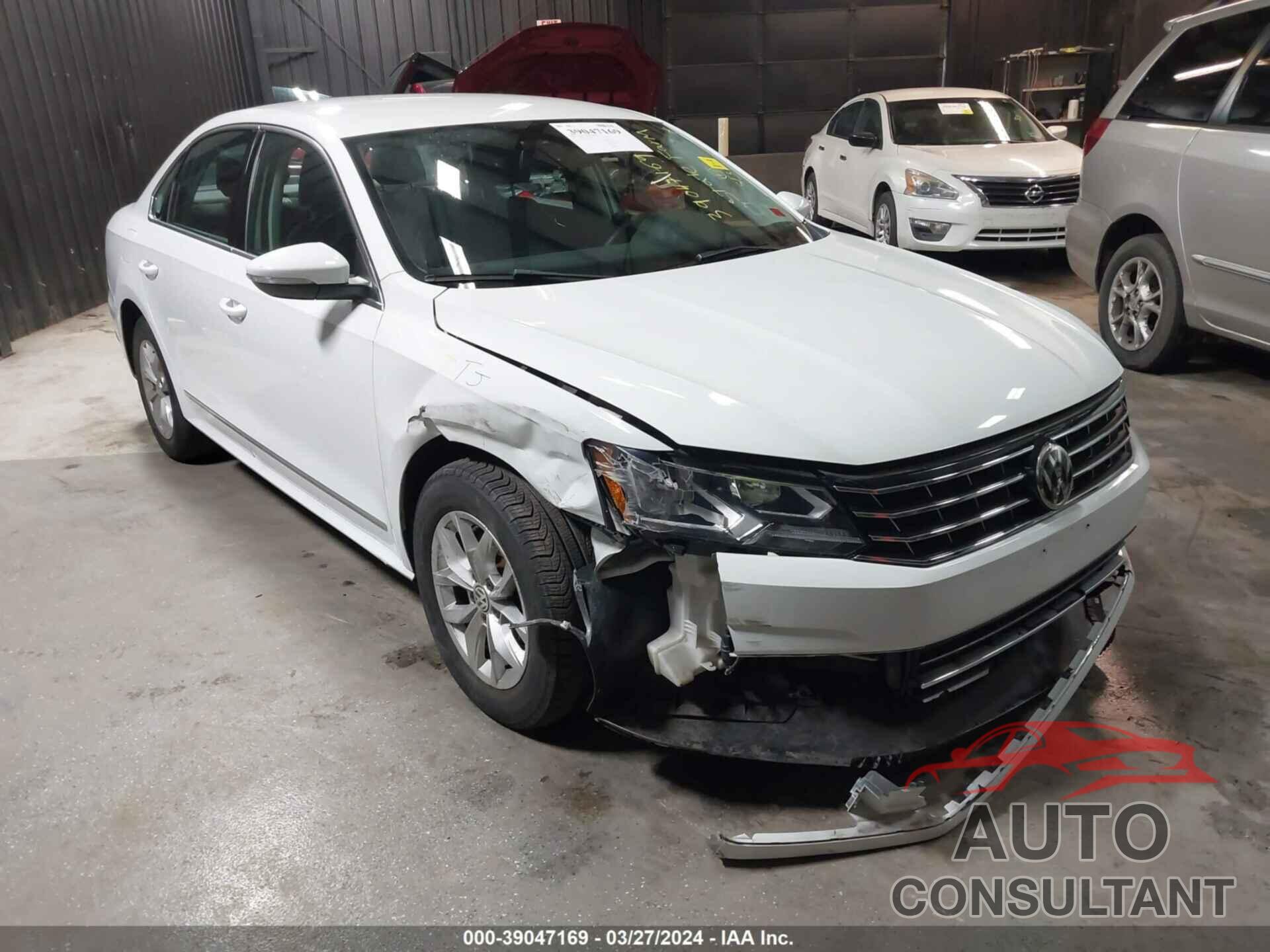 VOLKSWAGEN PASSAT 2017 - 1VWAT7A37HC046834