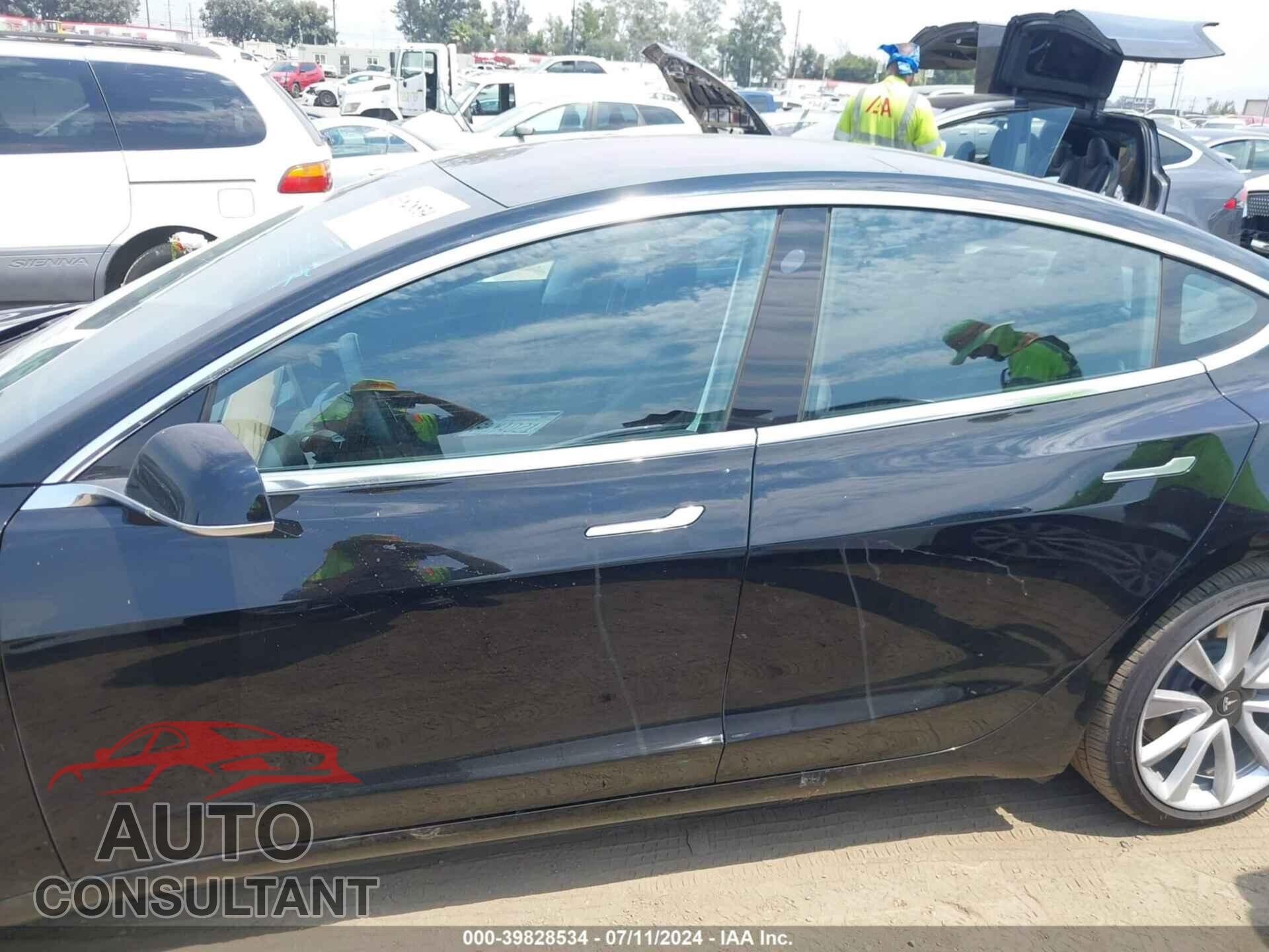 TESLA MODEL 3 2018 - 5YJ3E1EA5JF176065