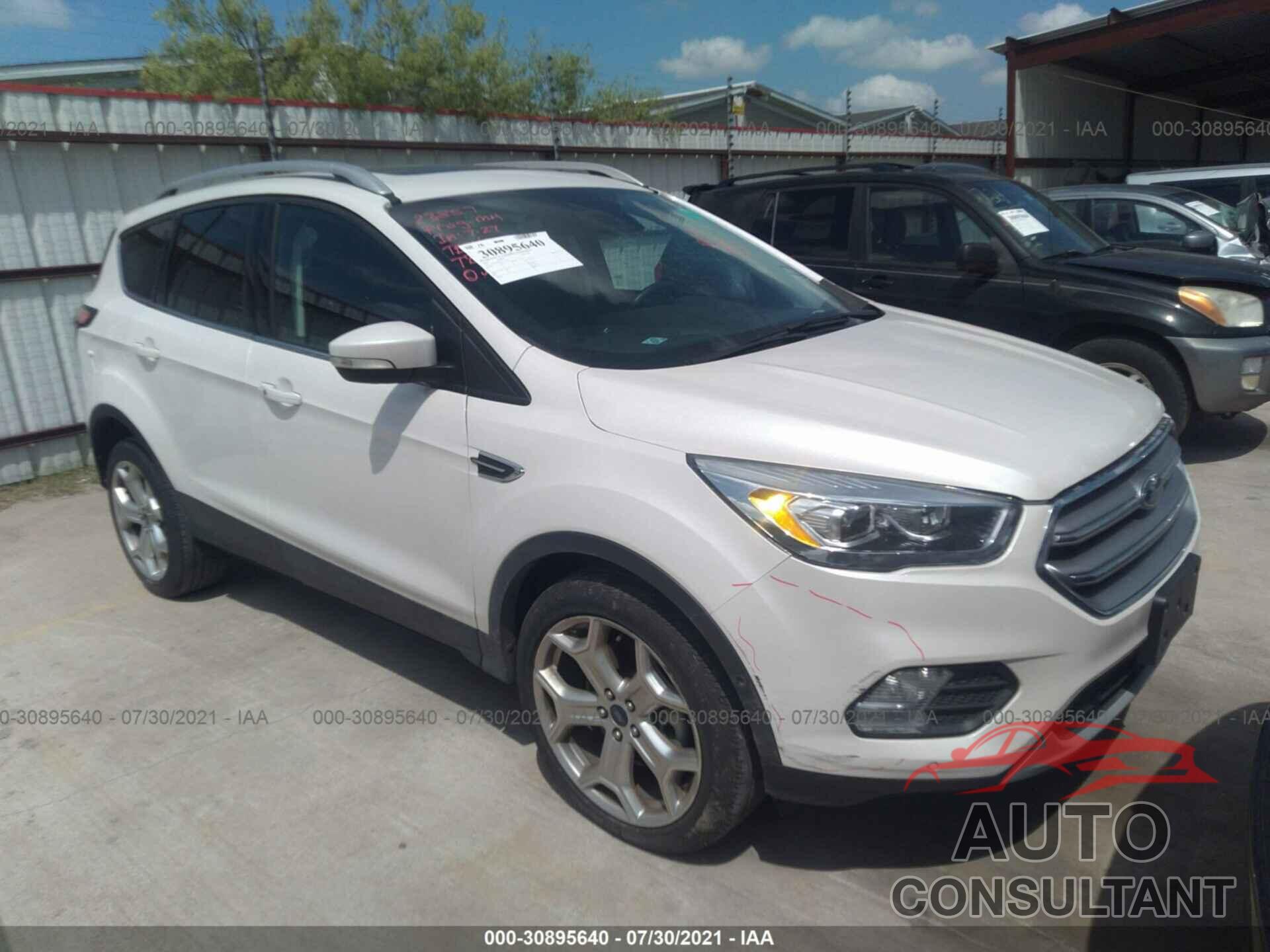 FORD ESCAPE 2017 - 1FMCU0J92HUE54233