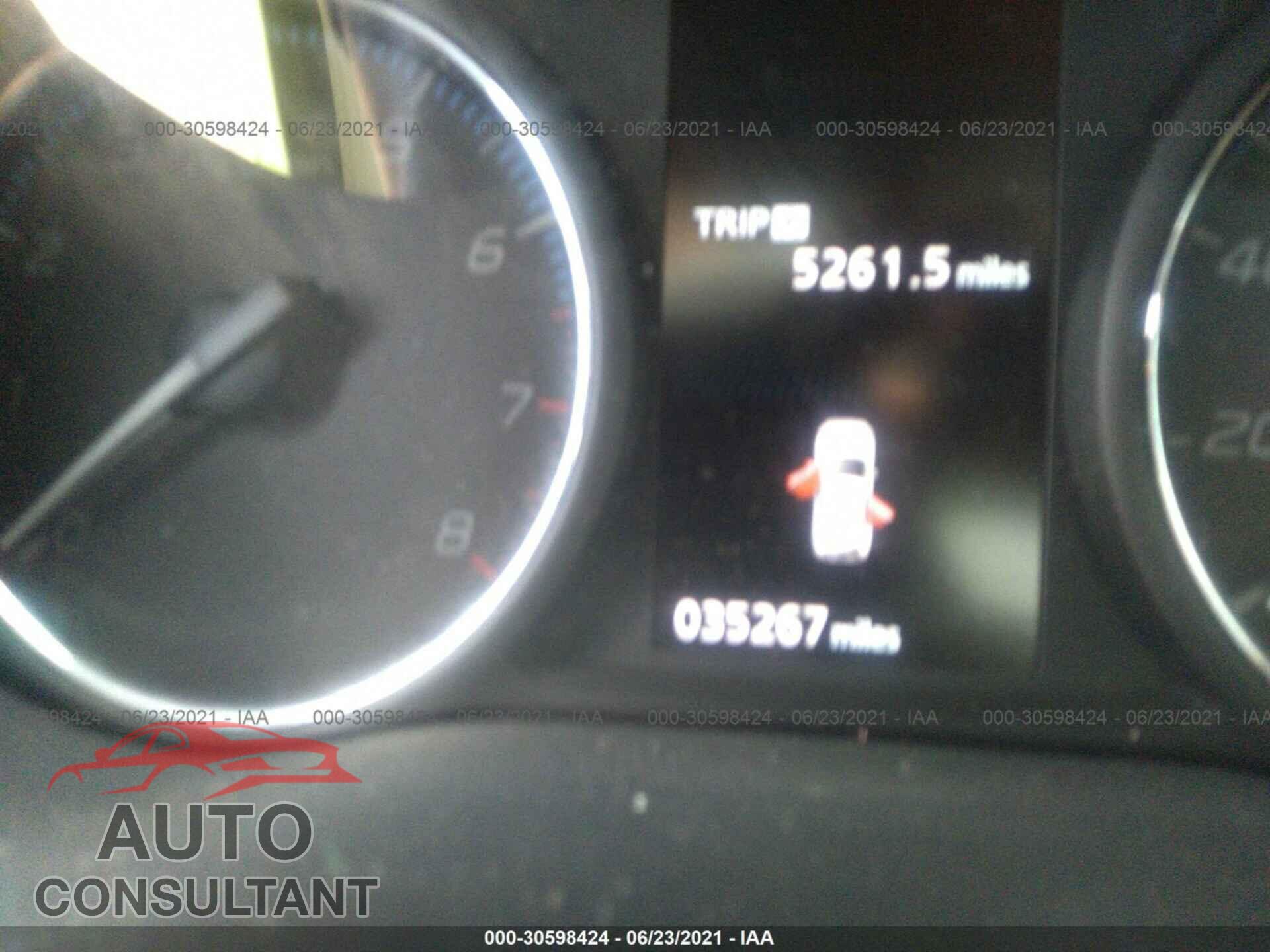 MITSUBISHI OUTLANDER 2018 - JA4AD3A31JZ054434