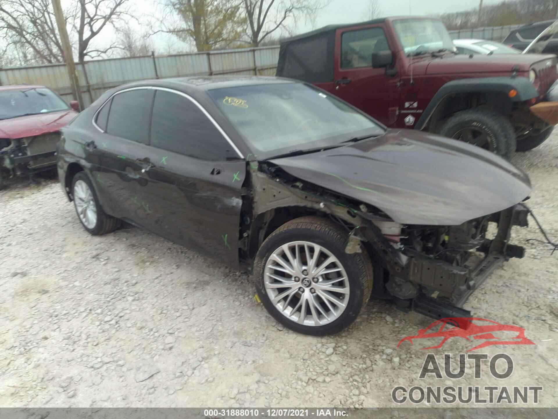 TOYOTA CAMRY 2018 - 4T1B11HK5JU514479