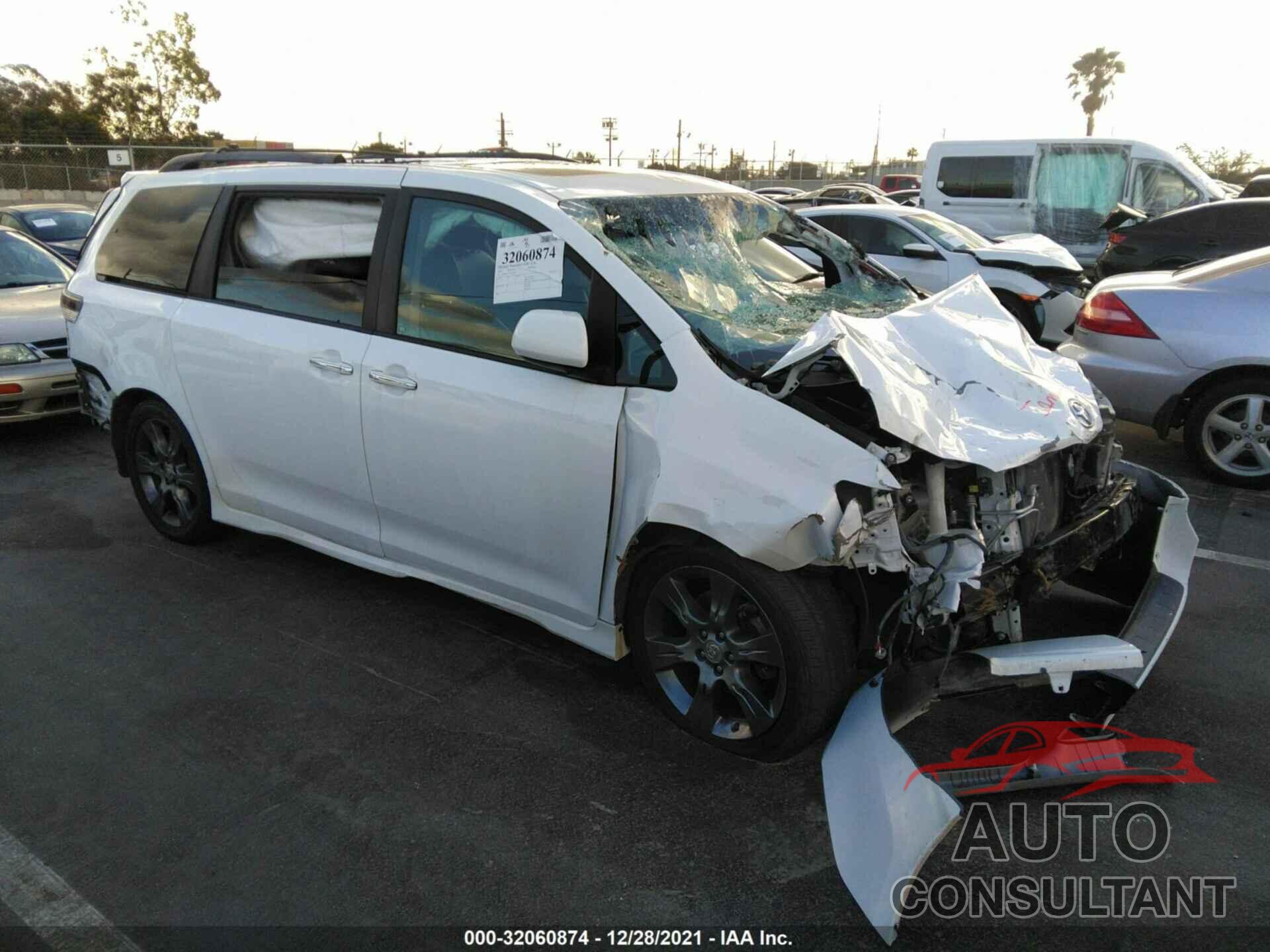 TOYOTA SIENNA 2016 - 5TDXK3DC7GS725925