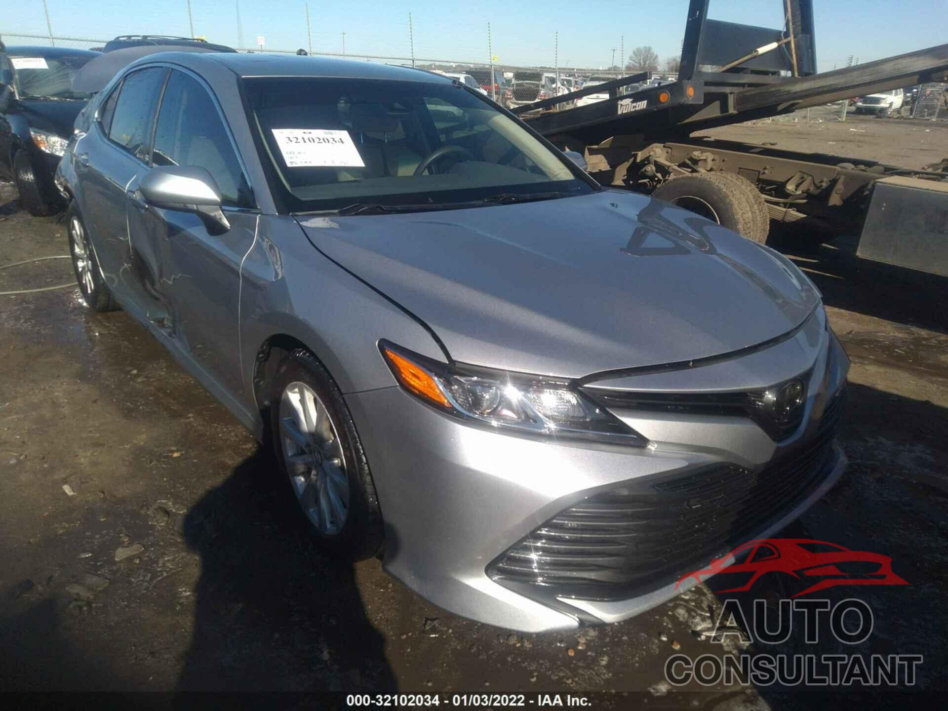 TOYOTA CAMRY 2018 - 4T1B11HK3JU587057