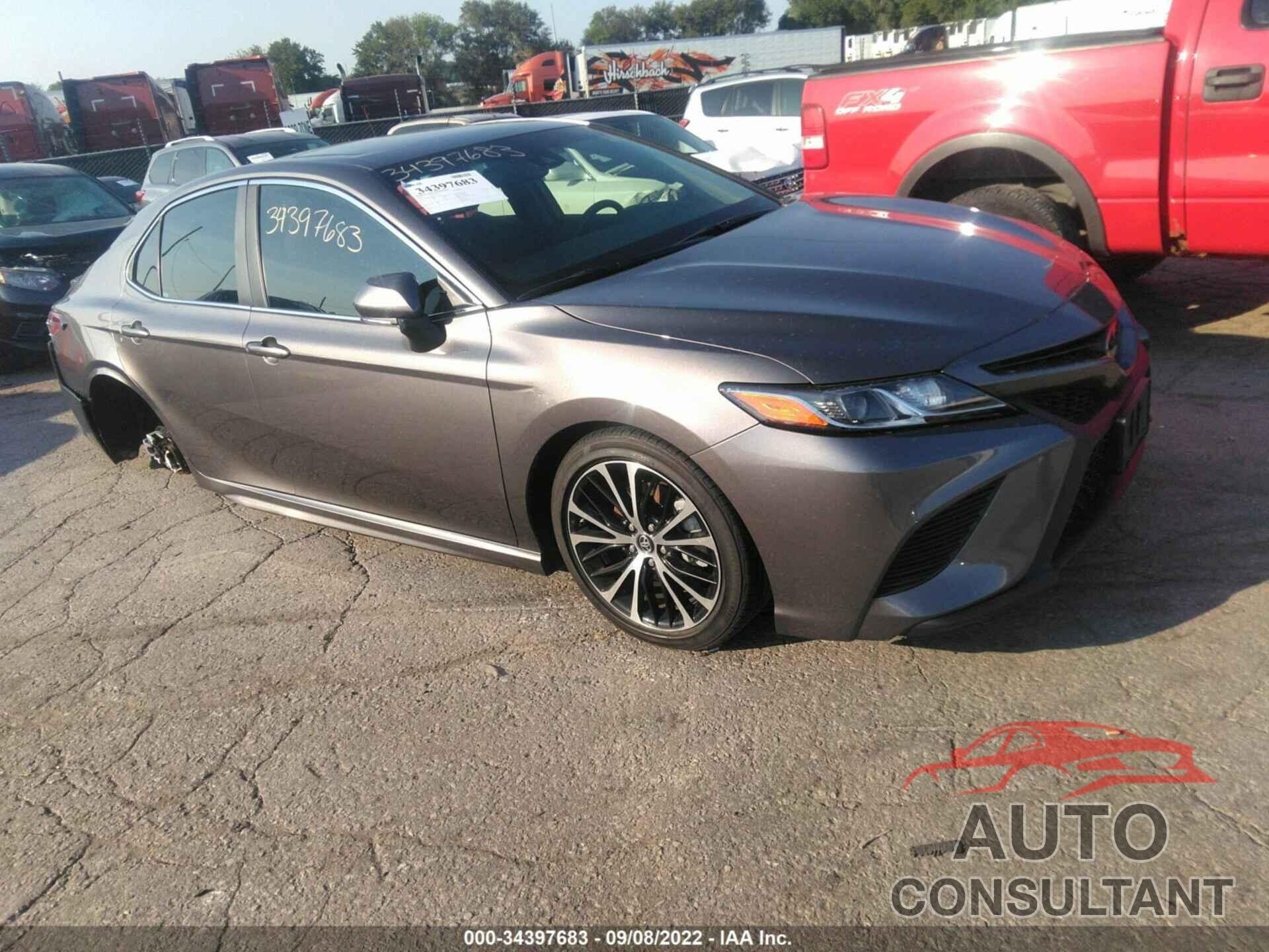 TOYOTA CAMRY 2018 - 4T1B11HK0JU011376
