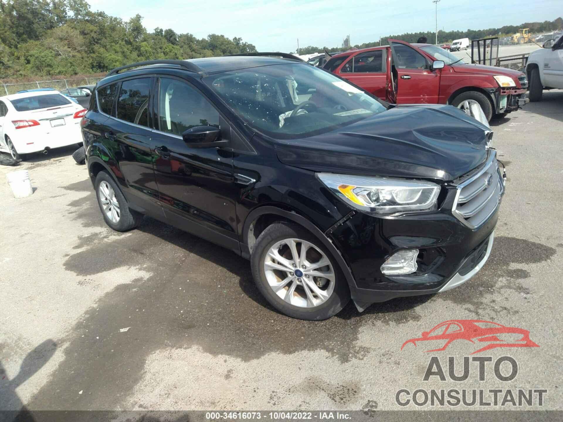 FORD ESCAPE 2017 - 1FMCU0GD8HUA21835