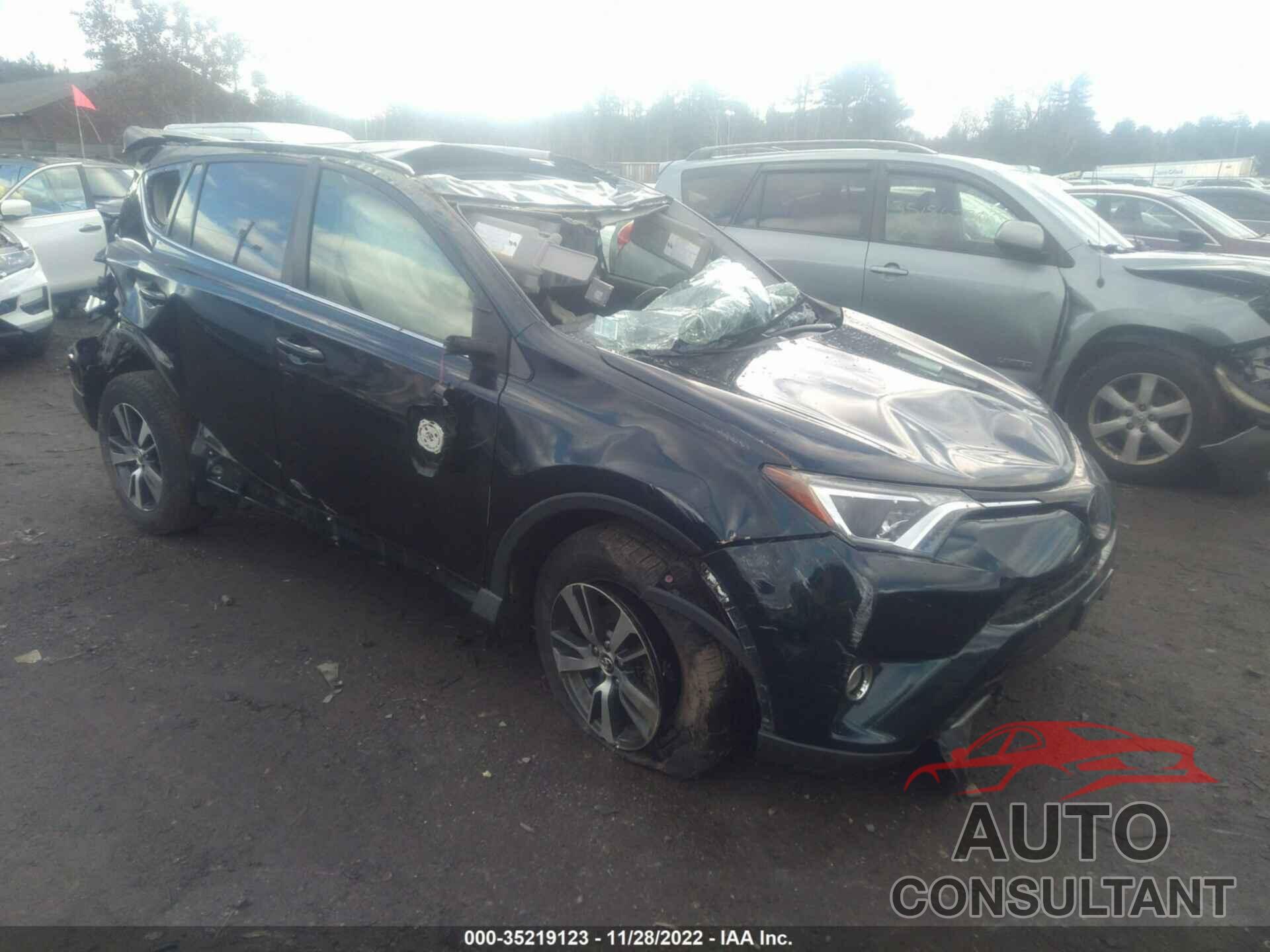 TOYOTA RAV4 2017 - JTMRFREV7HD210887