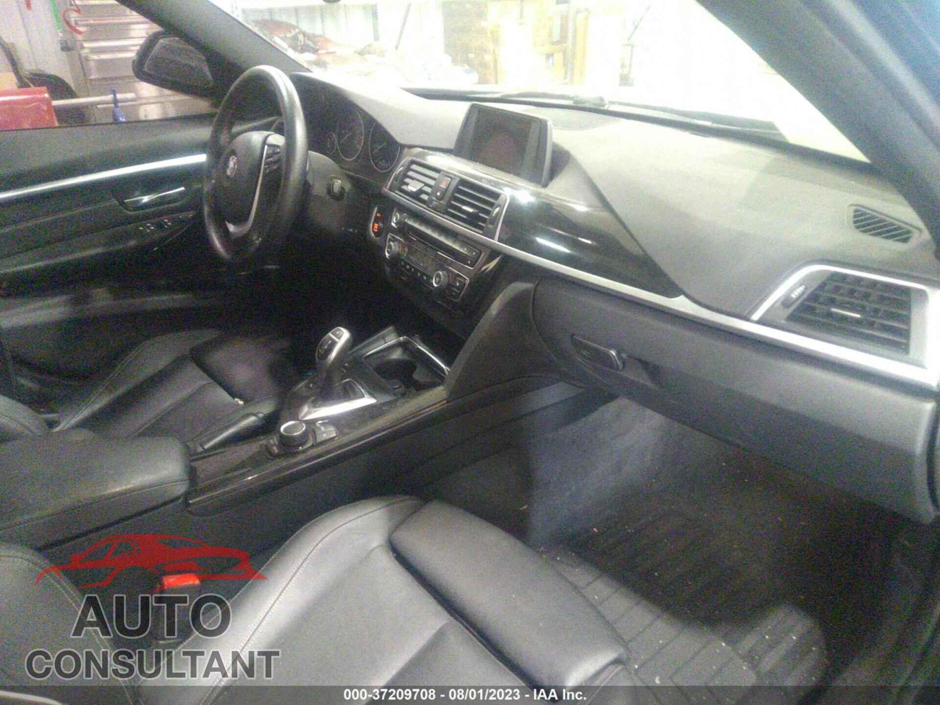BMW 328I 2016 - WBA8E3G55GNU03375