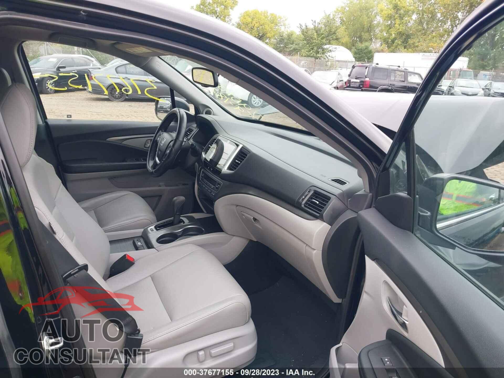 HONDA PILOT 2017 - 5FNYF6H51HB068079