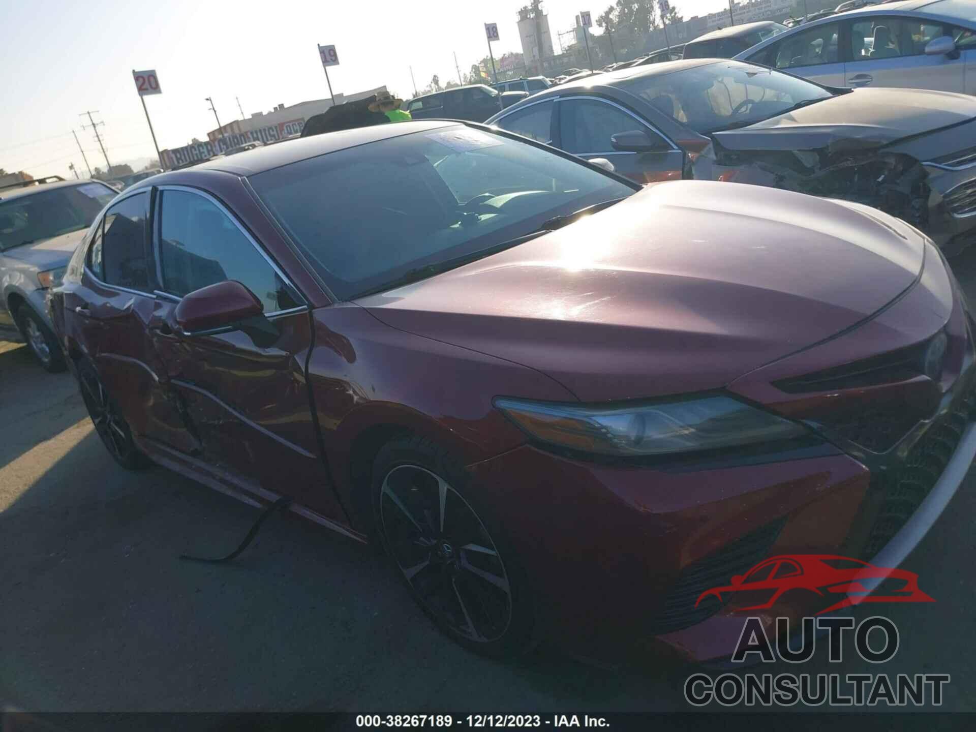 TOYOTA CAMRY 2018 - 4T1B61HKXJU501194