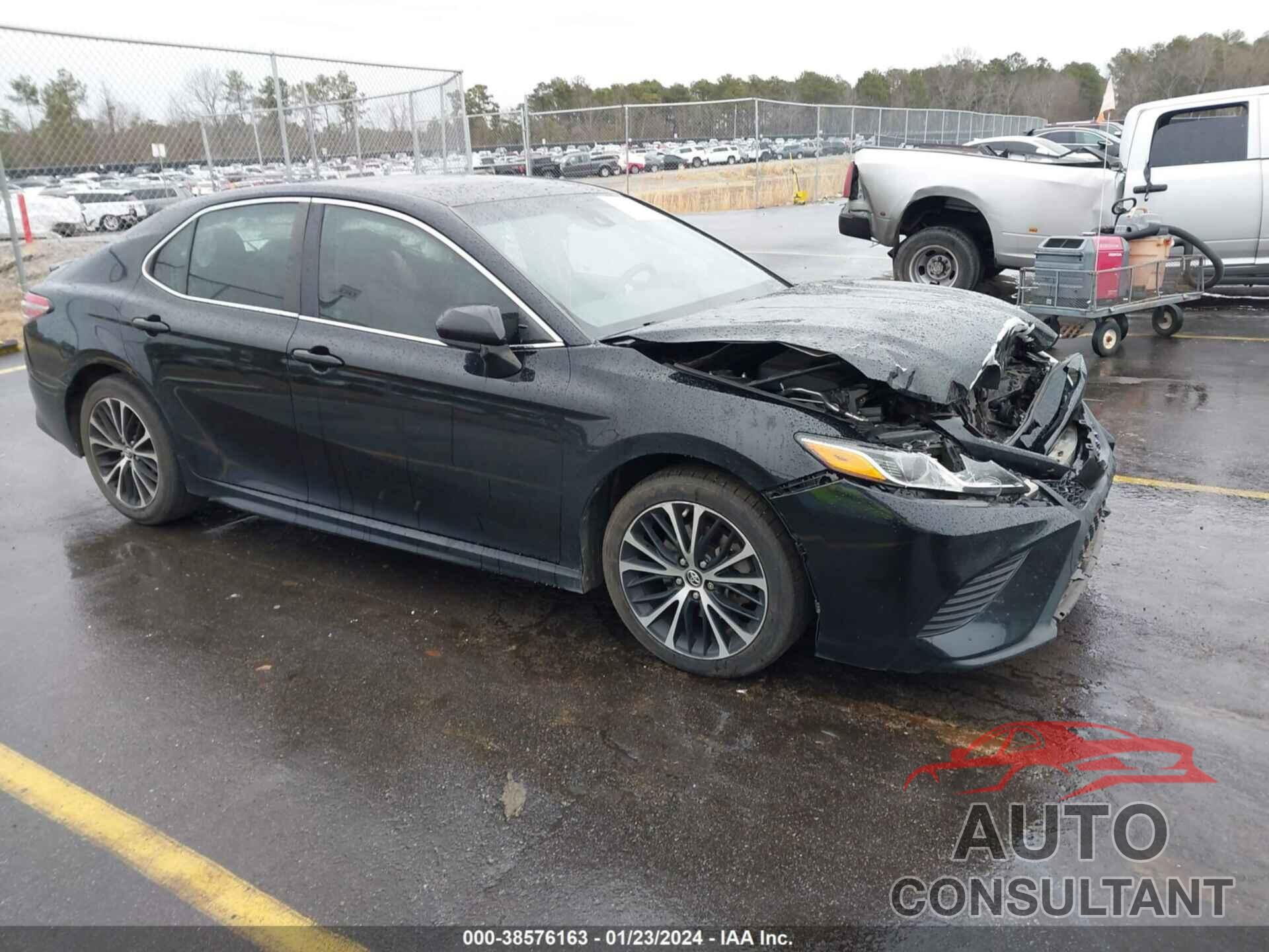TOYOTA CAMRY 2018 - 4T1B11HK6JU671292