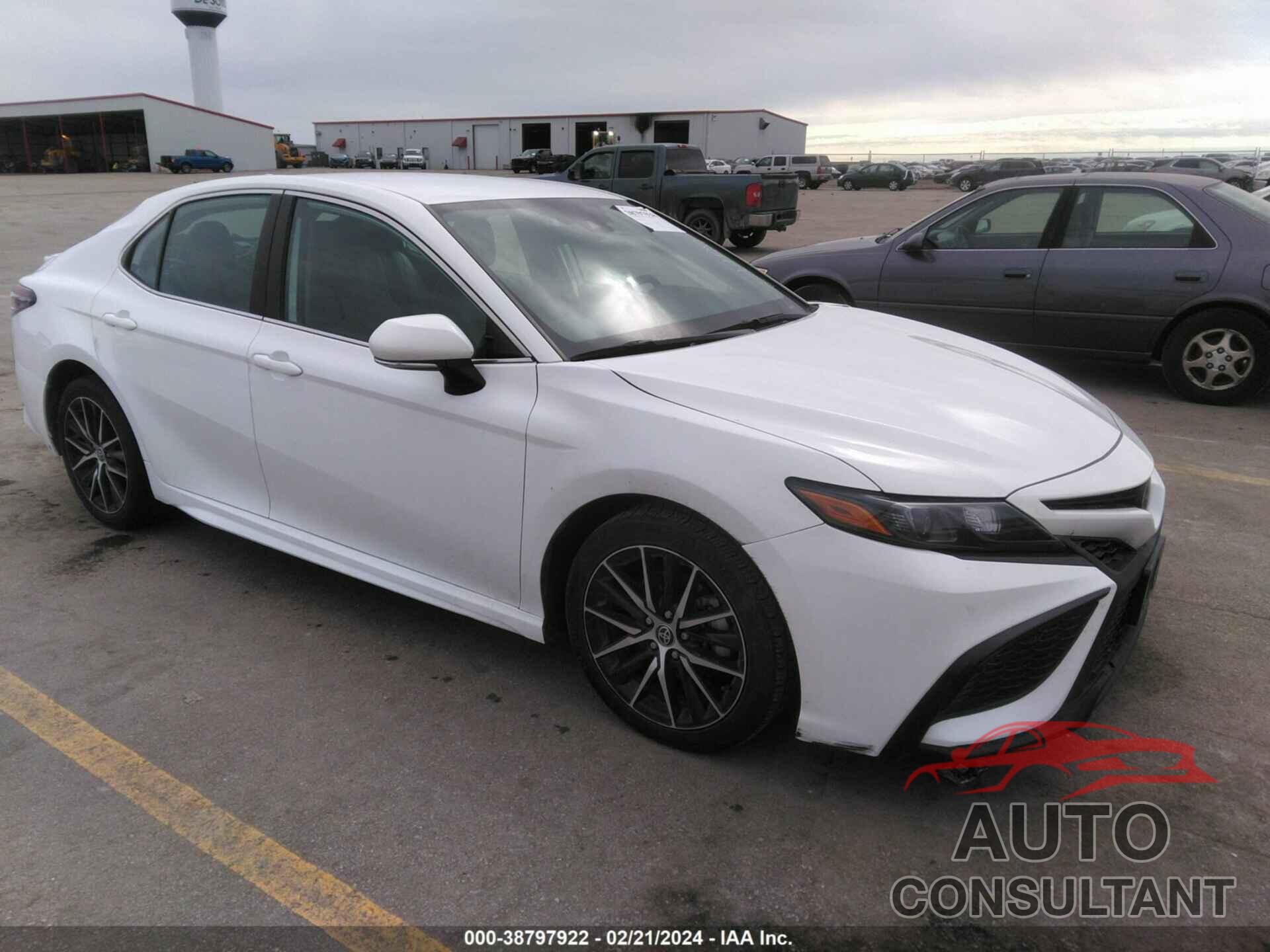 TOYOTA CAMRY 2022 - 4T1G11AK3NU670025