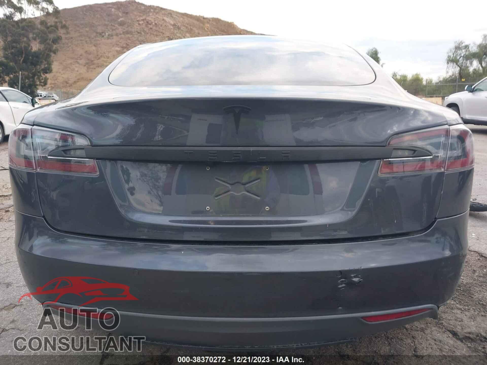 TESLA MODEL S 2015 - 5YJSA1E14FF120293
