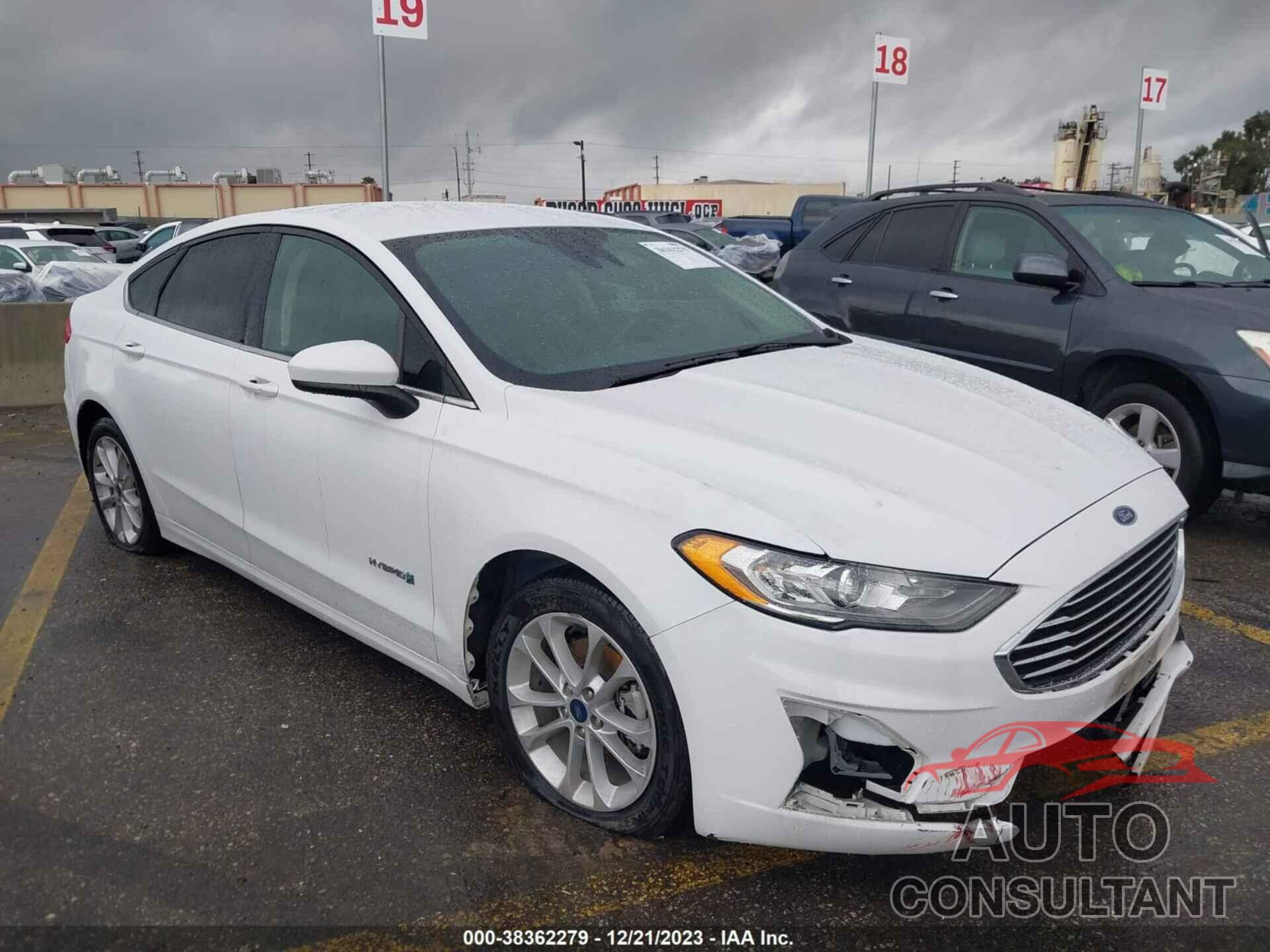 FORD FUSION HYBRID 2019 - 3FA6P0LU7KR174564